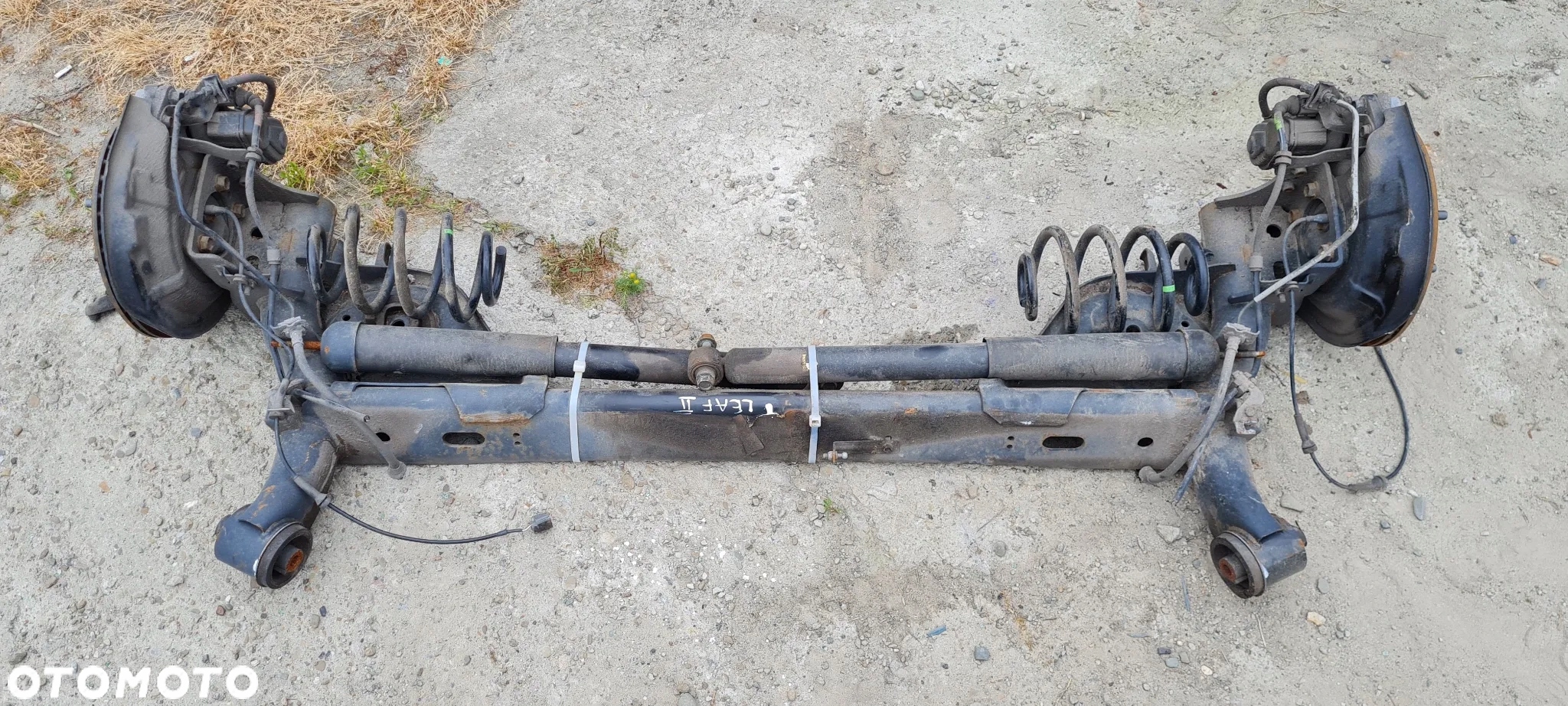 NISSAN LEAF II ZE1 BELKA ZAWIESZENIA OŚ TYŁ TYLNA