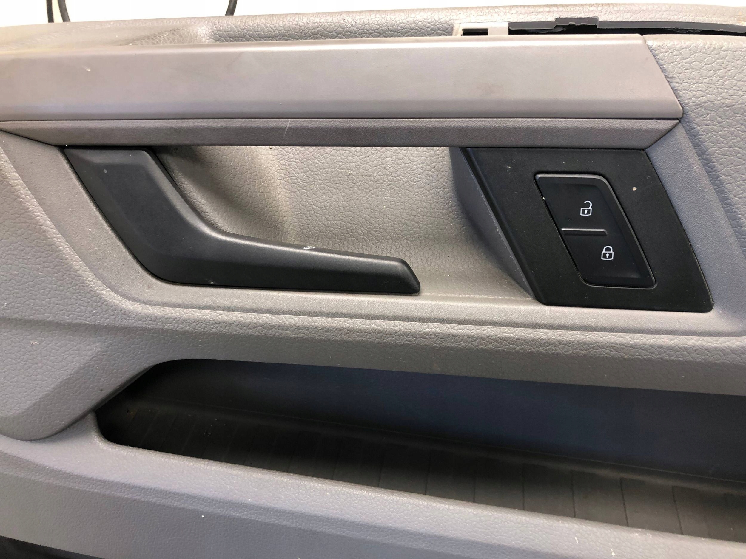 side door left front VW CRAFTER II MAN TGE 7C1867011