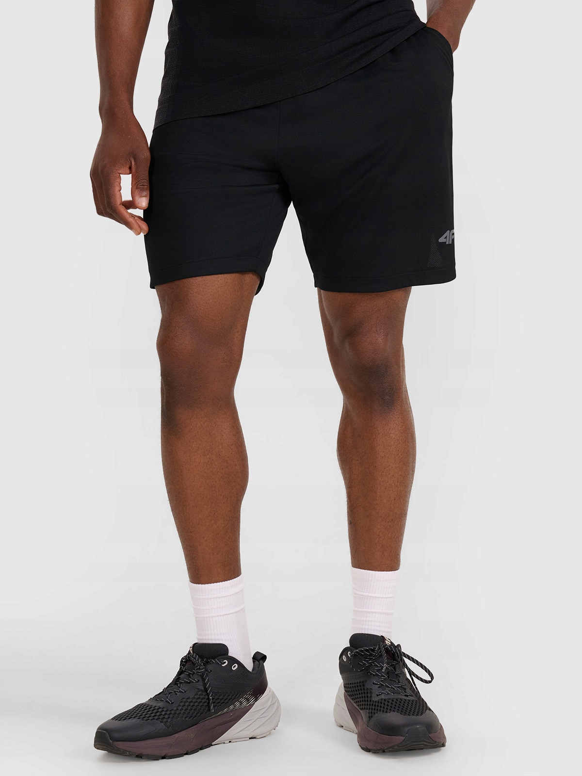4F szorty treningowe z dodatkowa kieszonką z tyłu 4FWAW25TFSHM1000