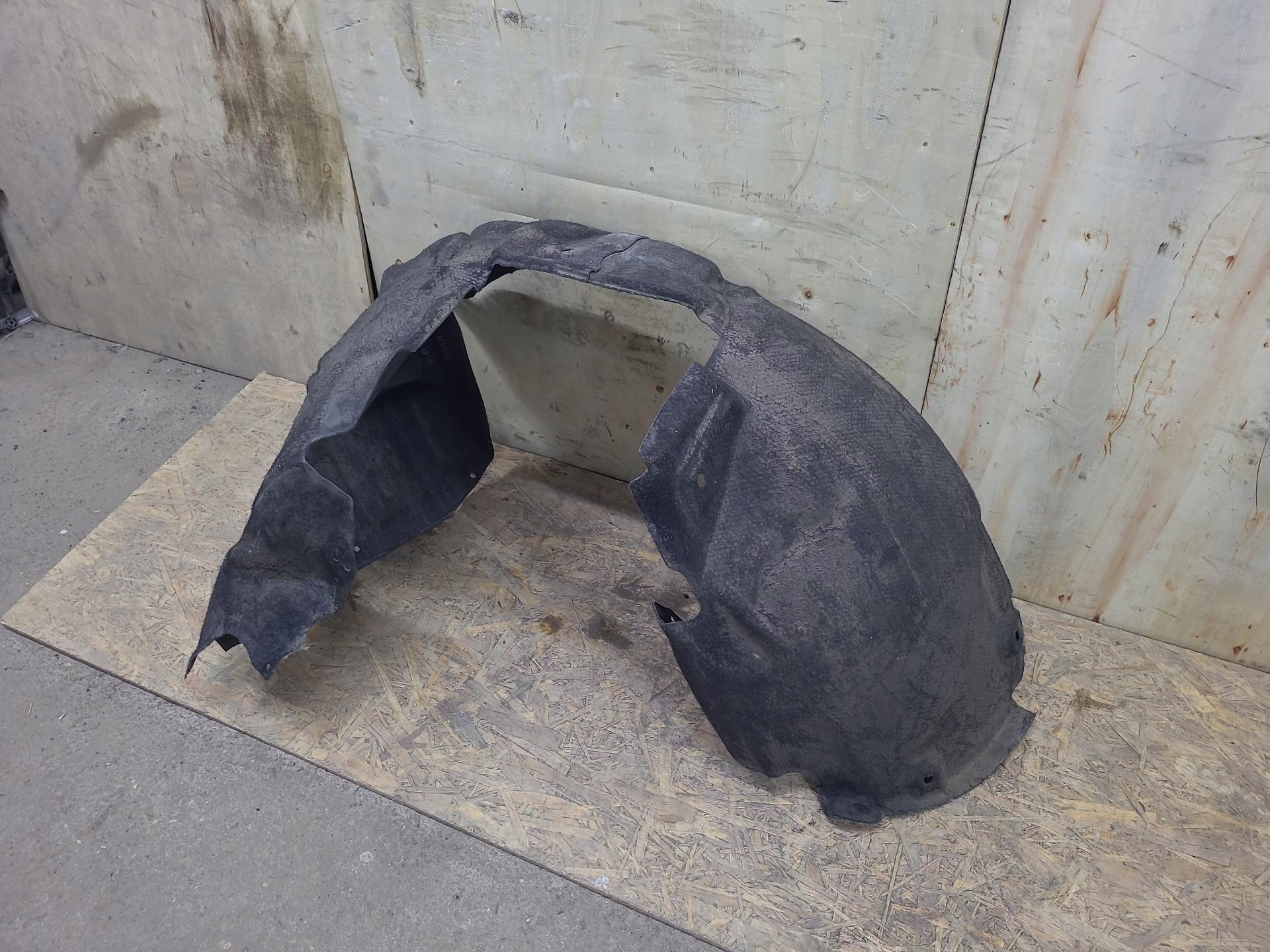 mudguard front right side Audi A4 B8 2011