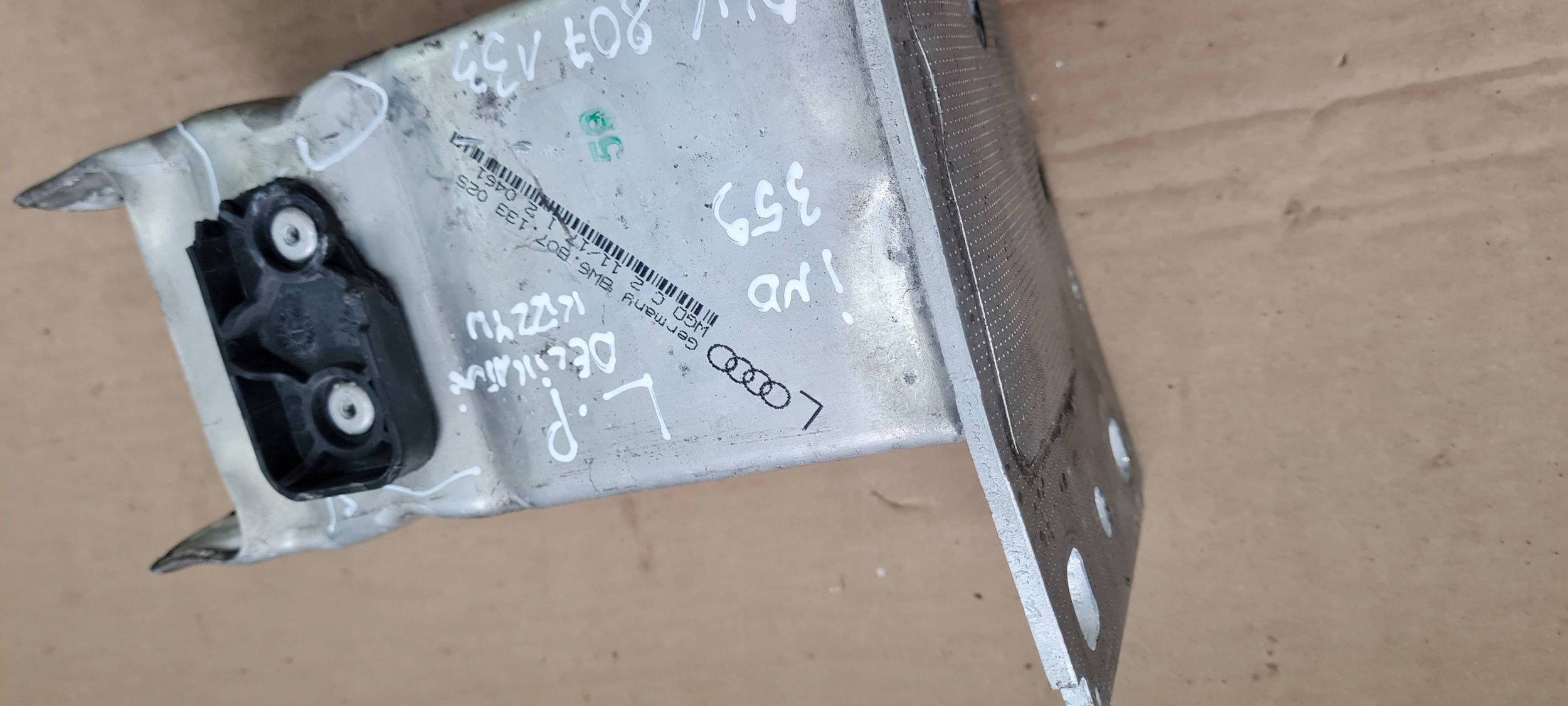 A5 8W AUDI beam tip left siders front 8W6807133025