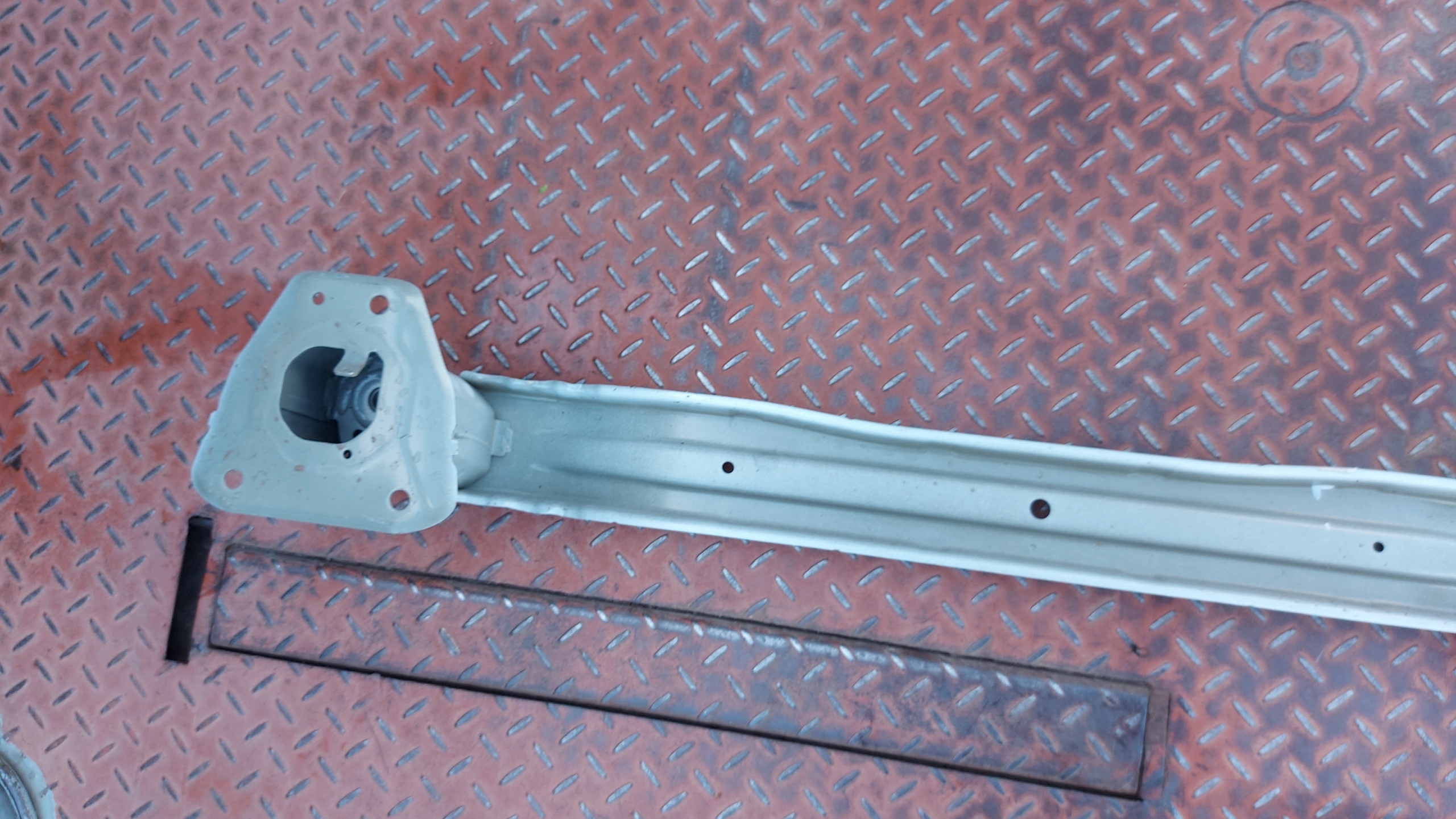 Stoßstangenträger heck hinten TOYOTA COROLLA E21 HB HATCHBACK
