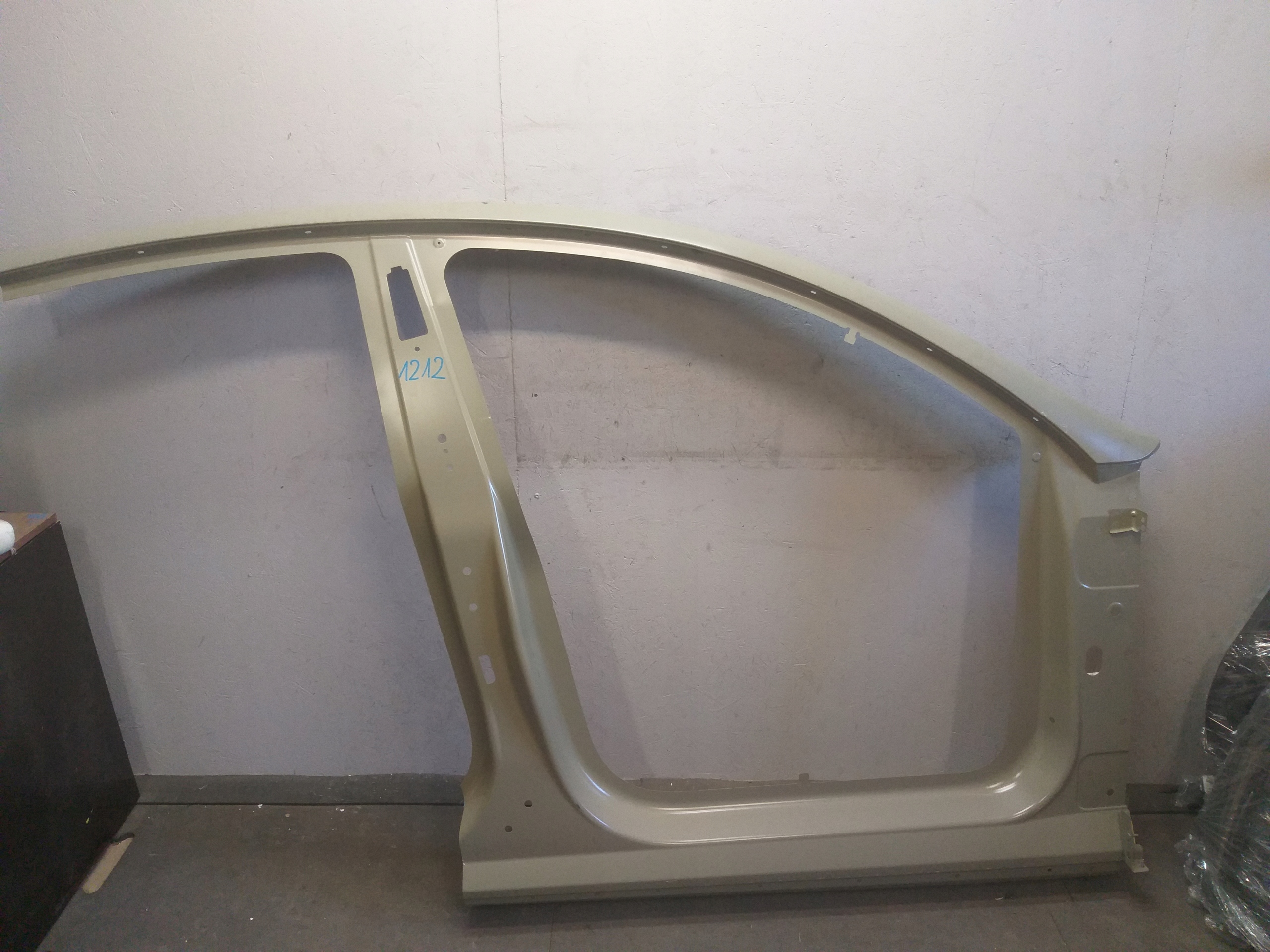 THRESHOLD PILLAR RIGHT TESLA Y 1512000-SC-A