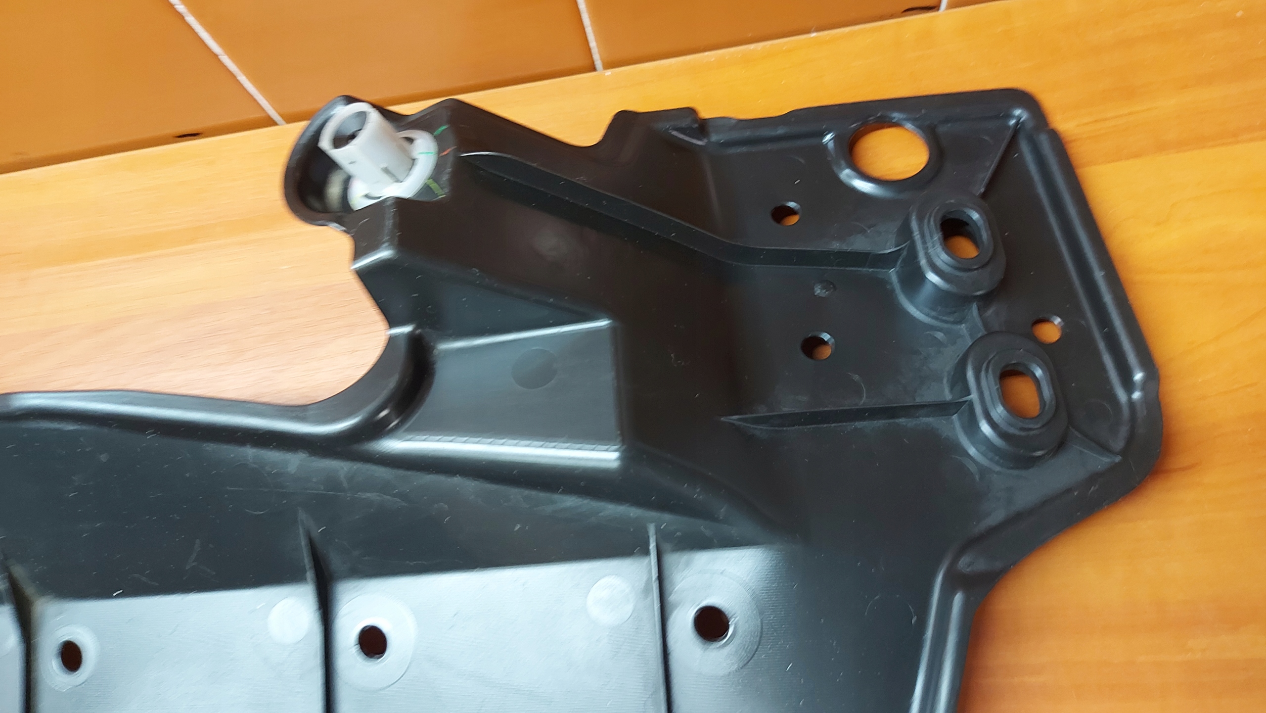 Blende Abdeckung abdeckung Unterfahrschutz rechts heck TOYOTA PRIUS PLUS 12