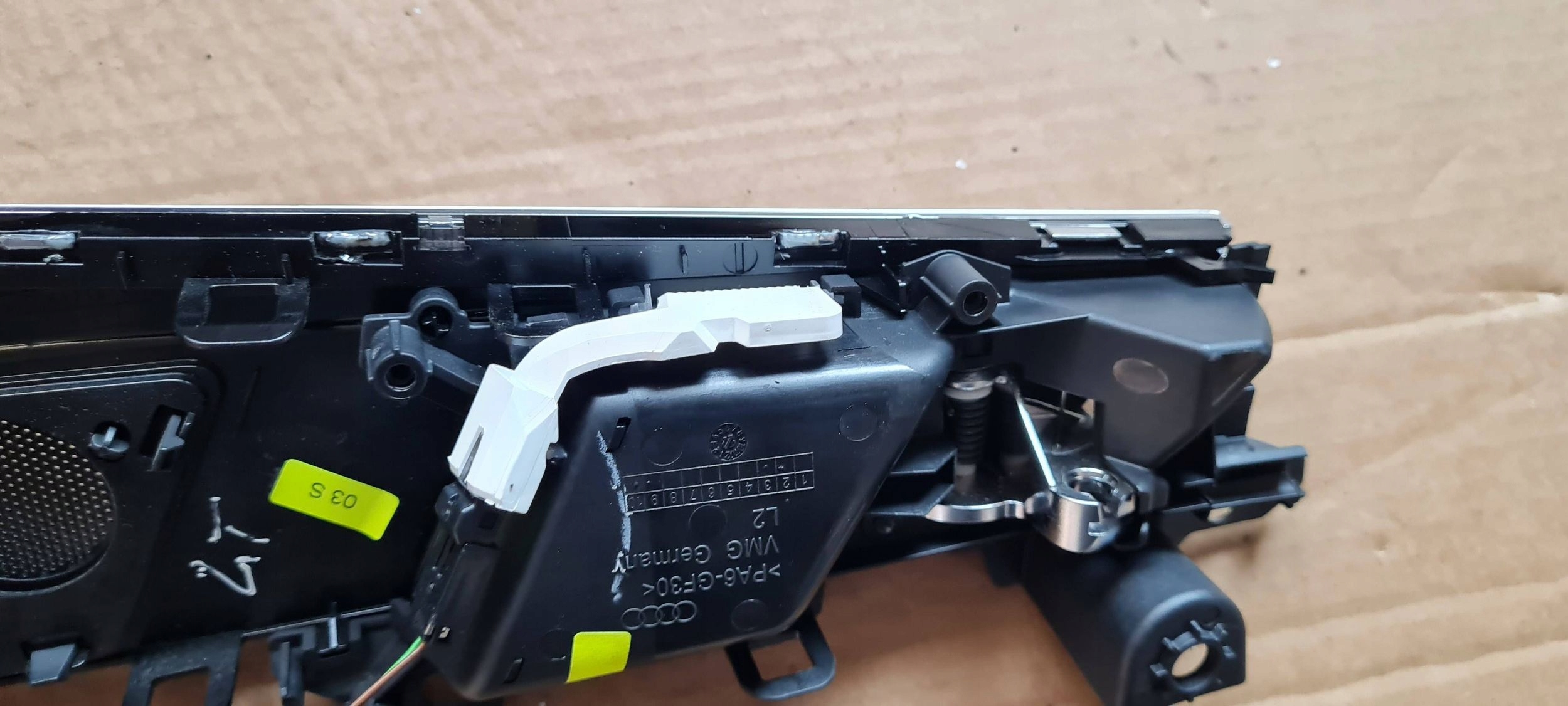 A4 B9 8W LIFT handle door left left rear part PIANO BLACK 8W0959523