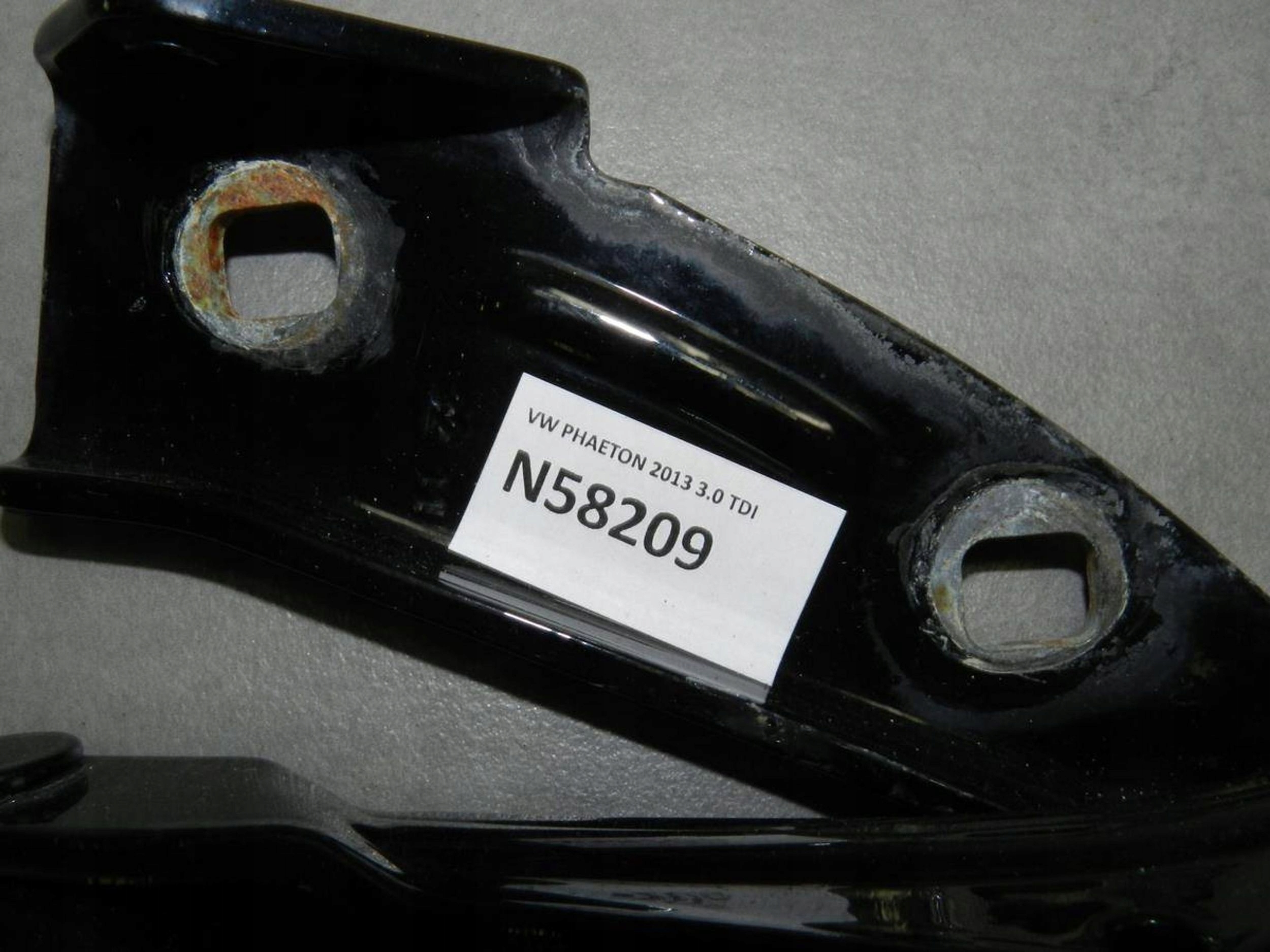 Volkswagen Phaeton bonnet hinges right 3D0823302F