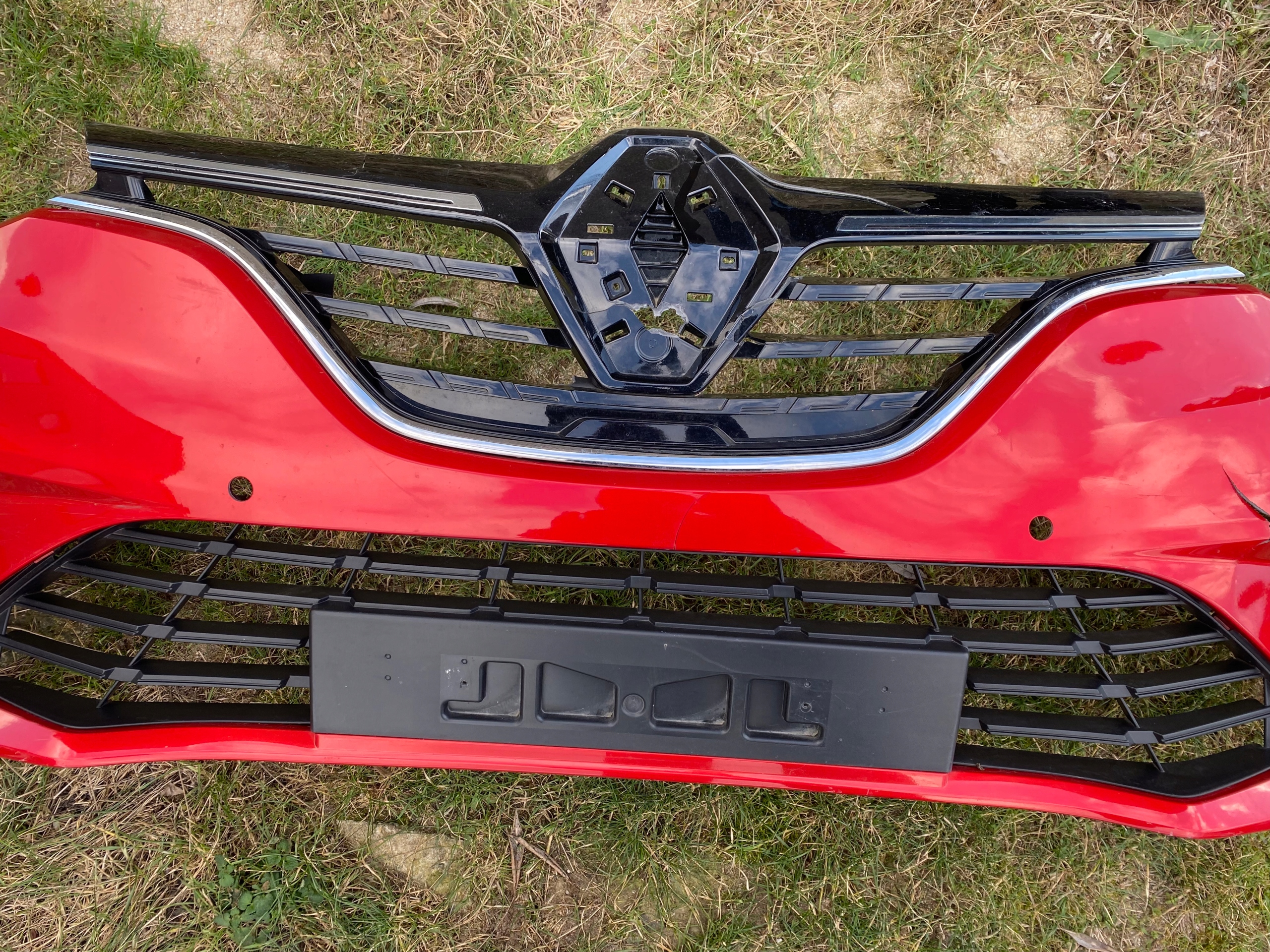 RENAULT MEGANE IV ХРОМИРОВАННАЯ РЕШЕТКА РАДИАТОРА 623109985R