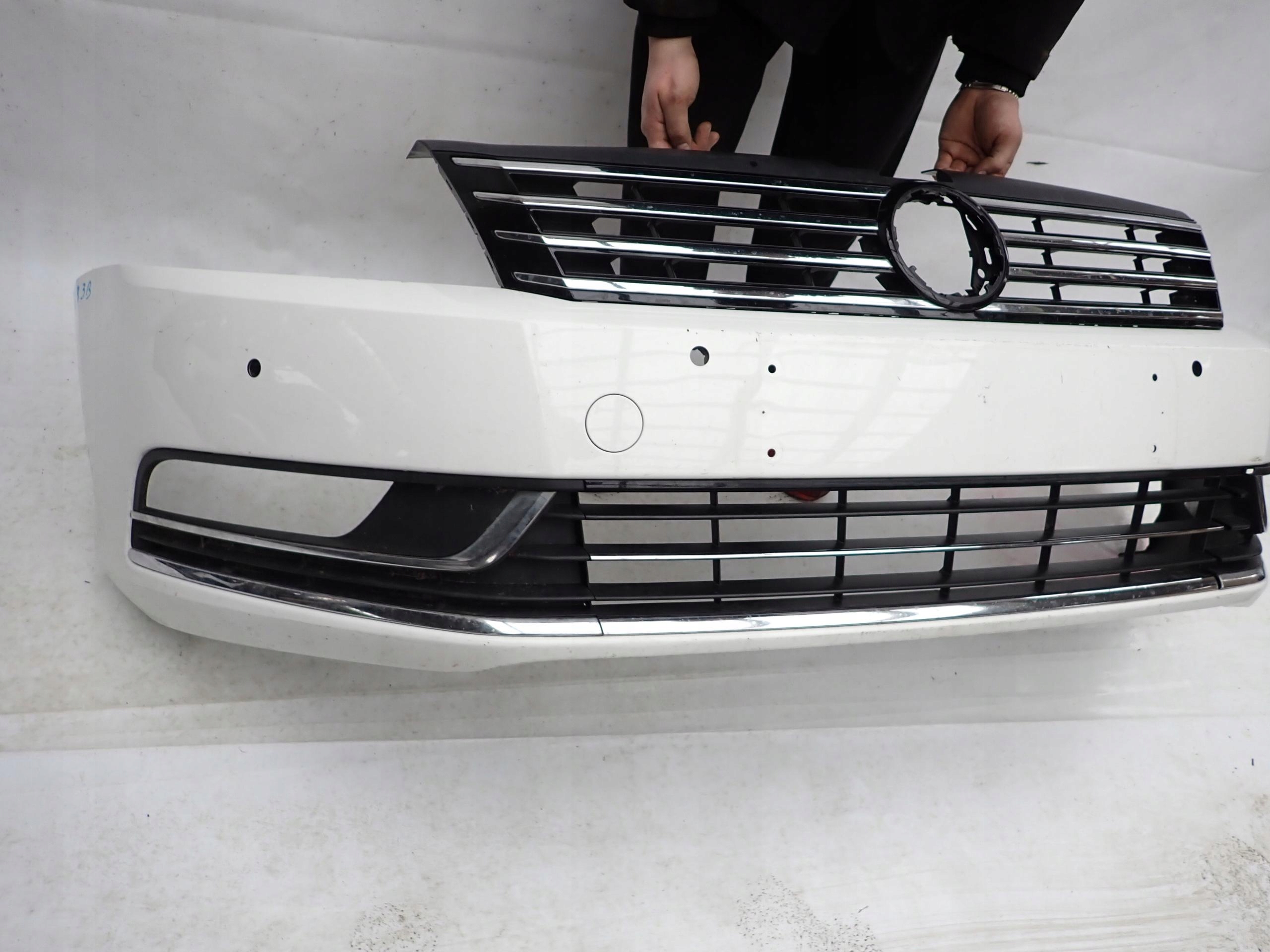 VW PASSAT B7 2010- nárazník předek přední PDC