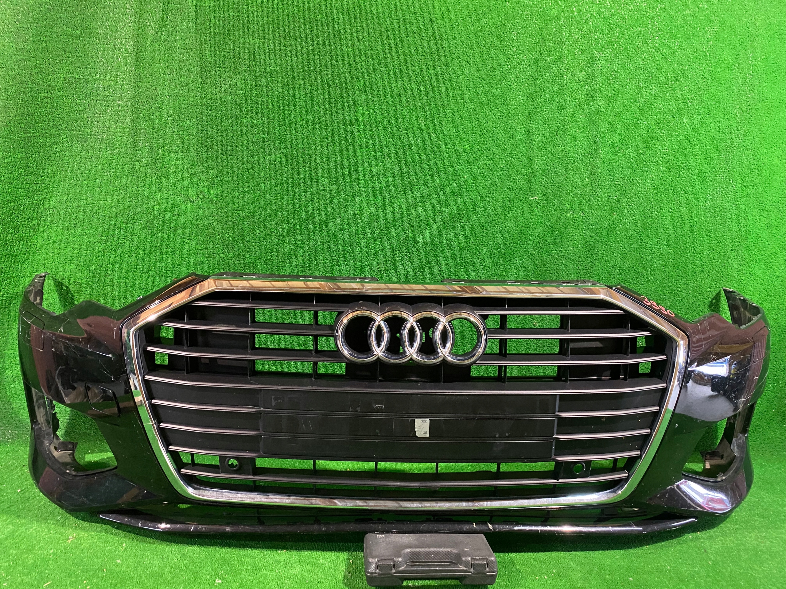 nárazník přední předek AUDI A6 C8