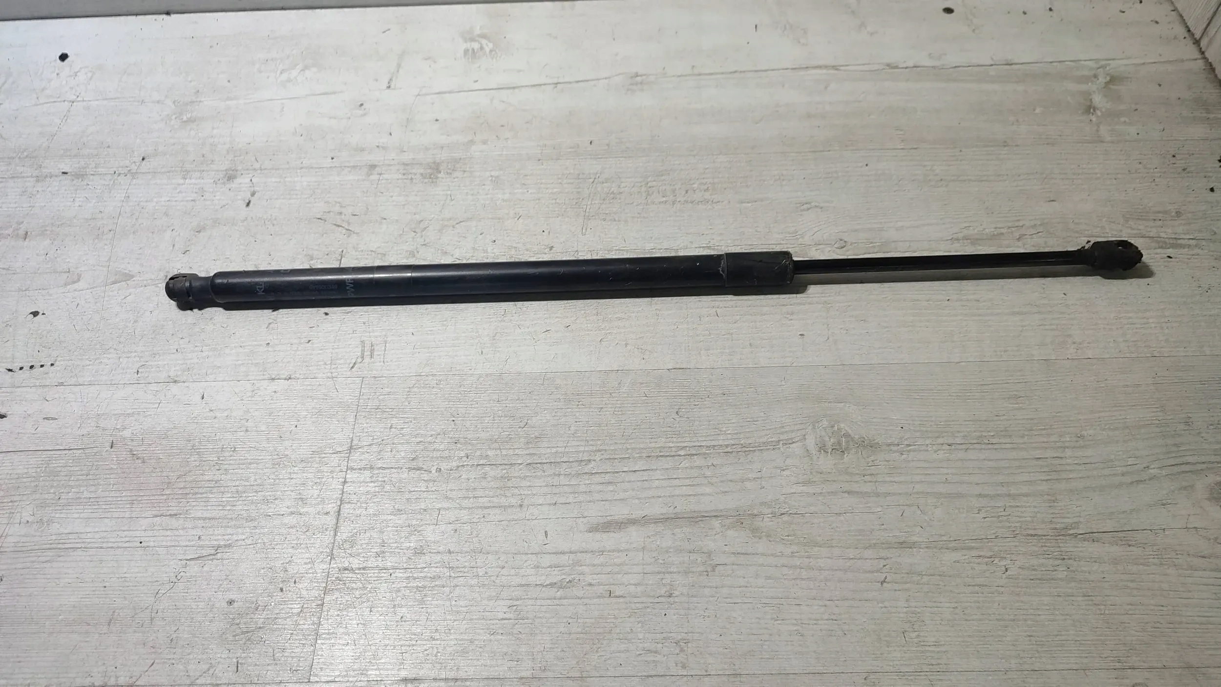 Jeep Cherokee KL 15r. 2.0d damper windows bonnet rear part