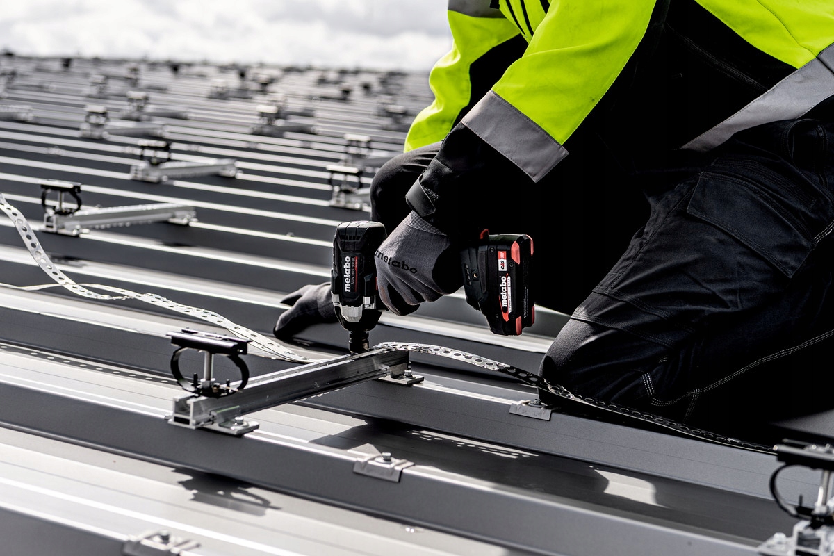 Klucz udarowy Metabo SSW 18 LT 300 BL+AKU 2x4.0A+ ładowarka ASC55 EU 12-36V Rozmiar trzpienia 1/2''