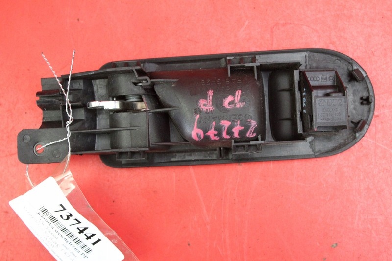 KLAMKA WEWNĘTRZNA PRAWA PRZÓD VW PASSAT B5 LIFT Producent części Volkswagen OE