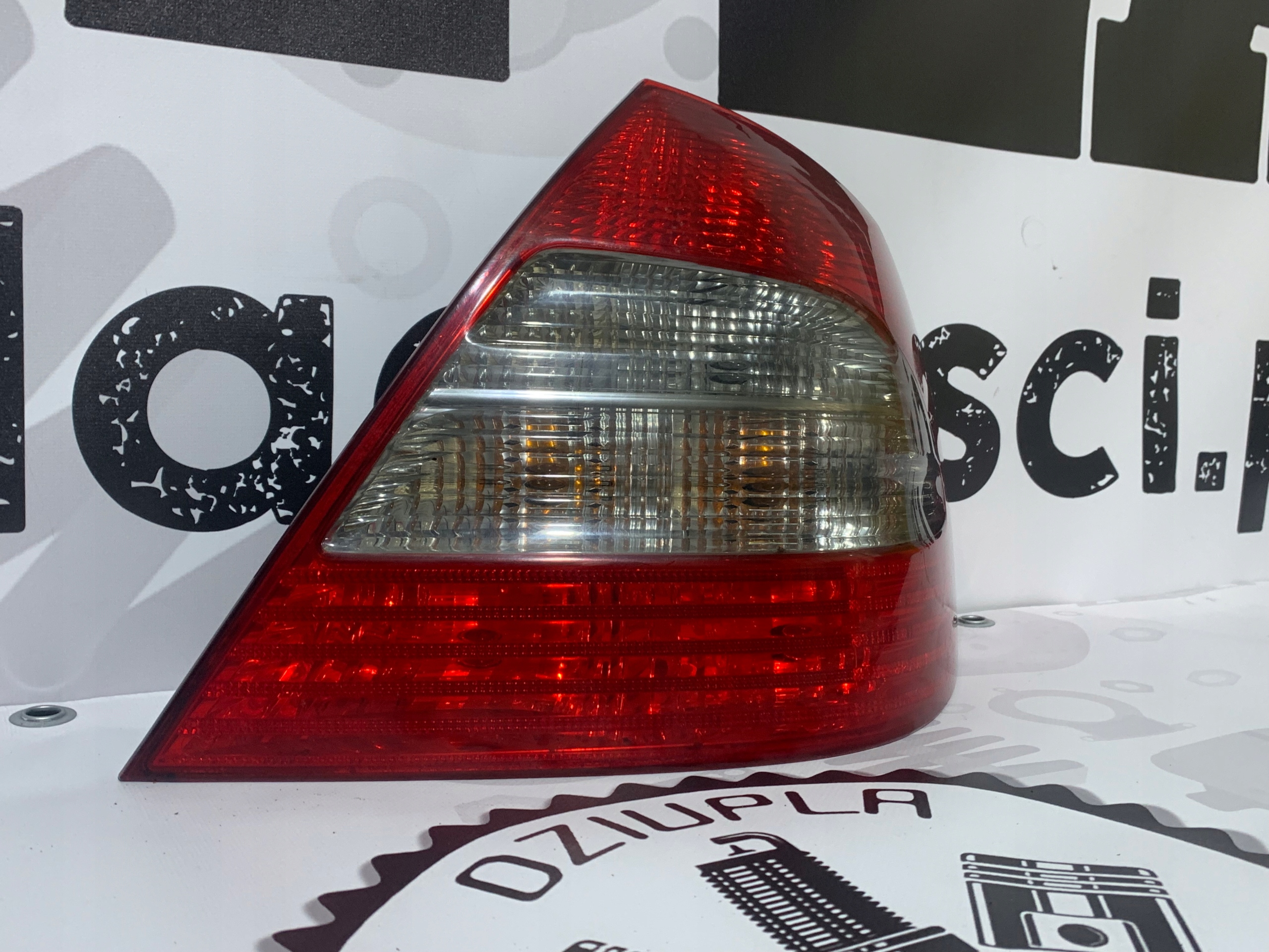 MERCEDES E W211 light rear part right rear A2118202464