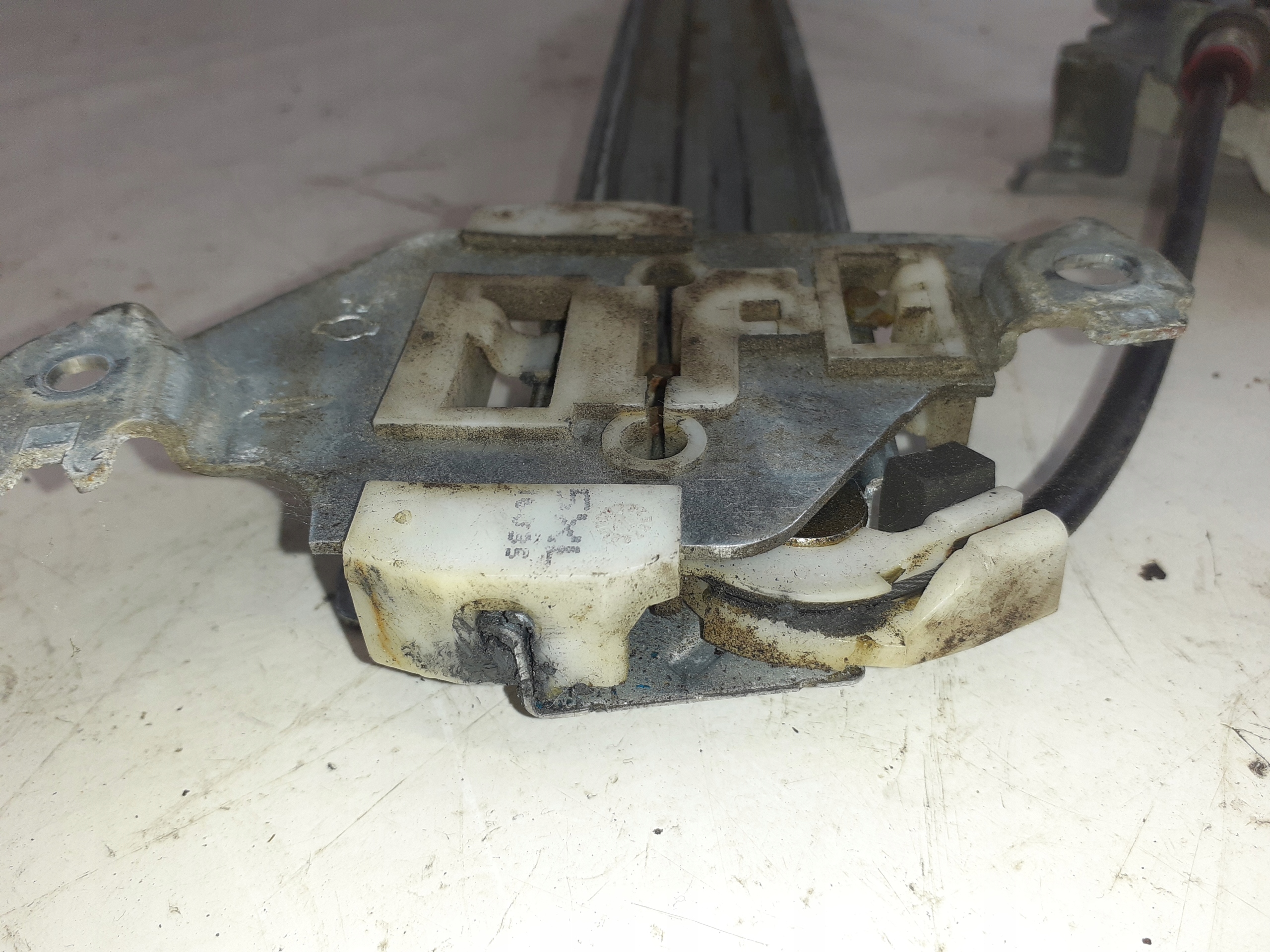 window regulator left front NISSAN MICRA K12