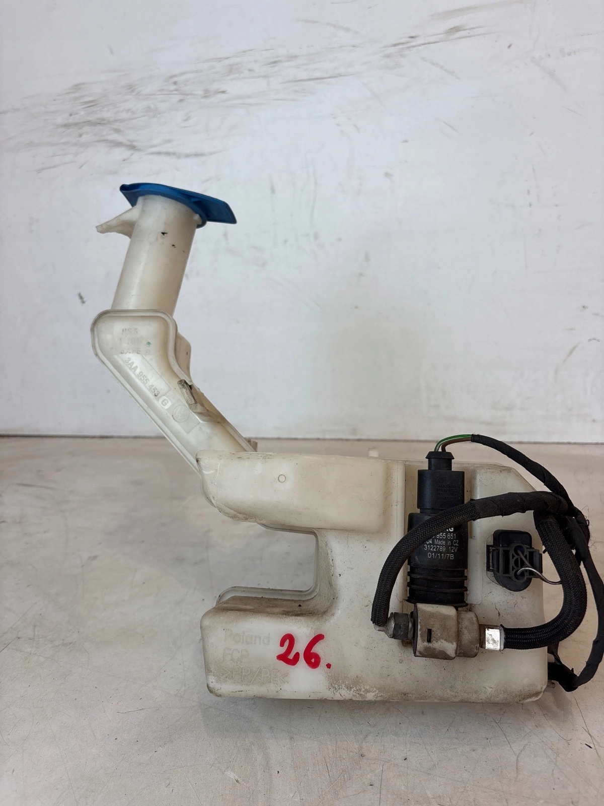 washer fluid tank Volkswagen Passat B7