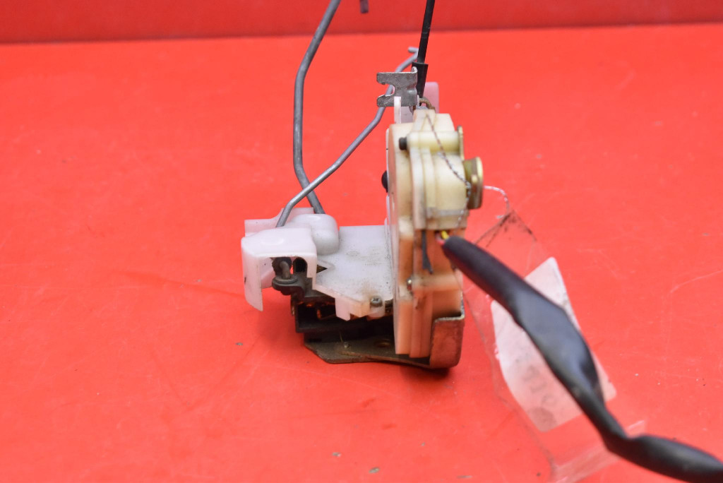 lock door right front front EU MAZDA MPV LW 99-03