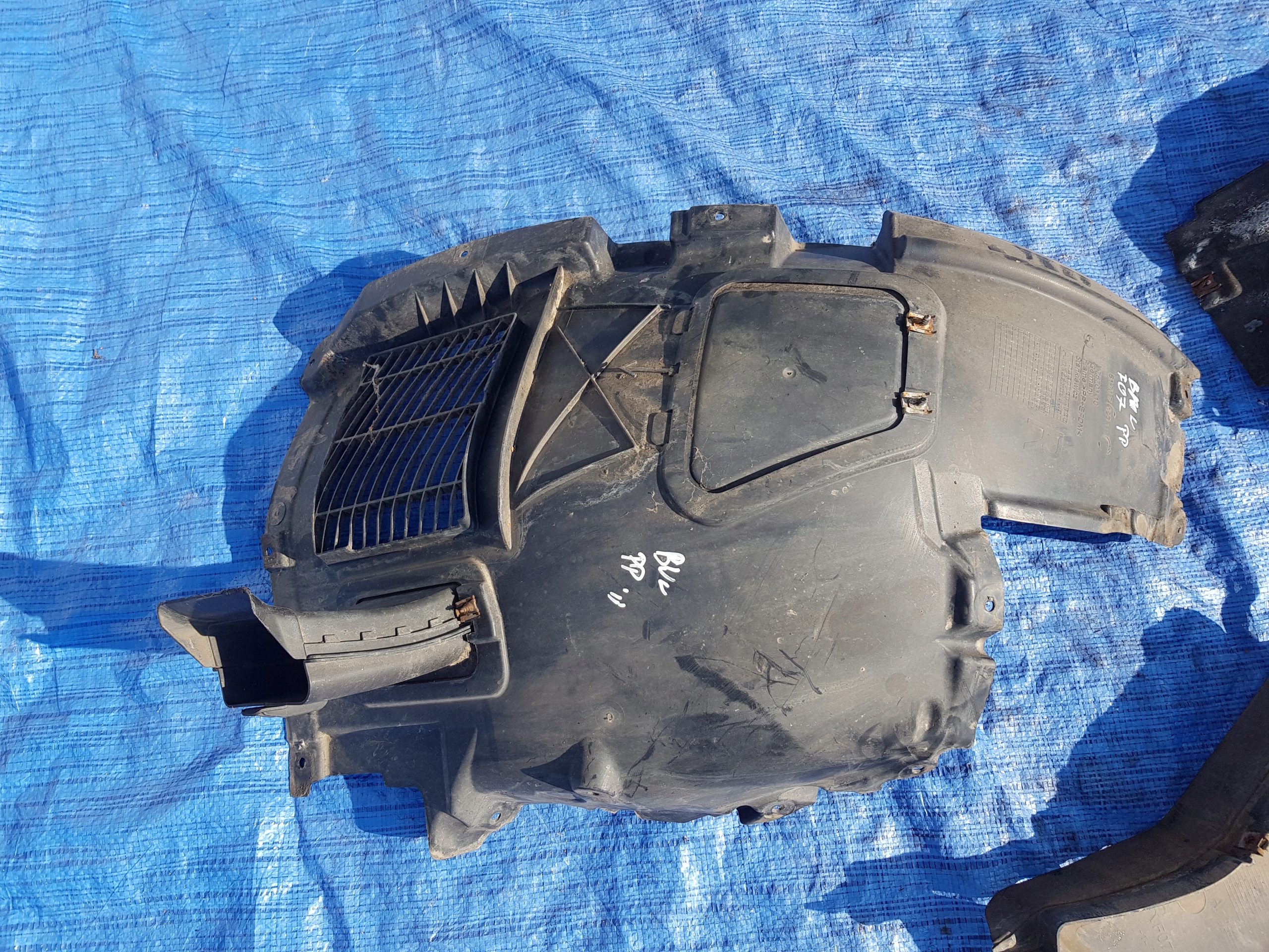 mudguard front right BMW 5 GT F07 7193494 7193510