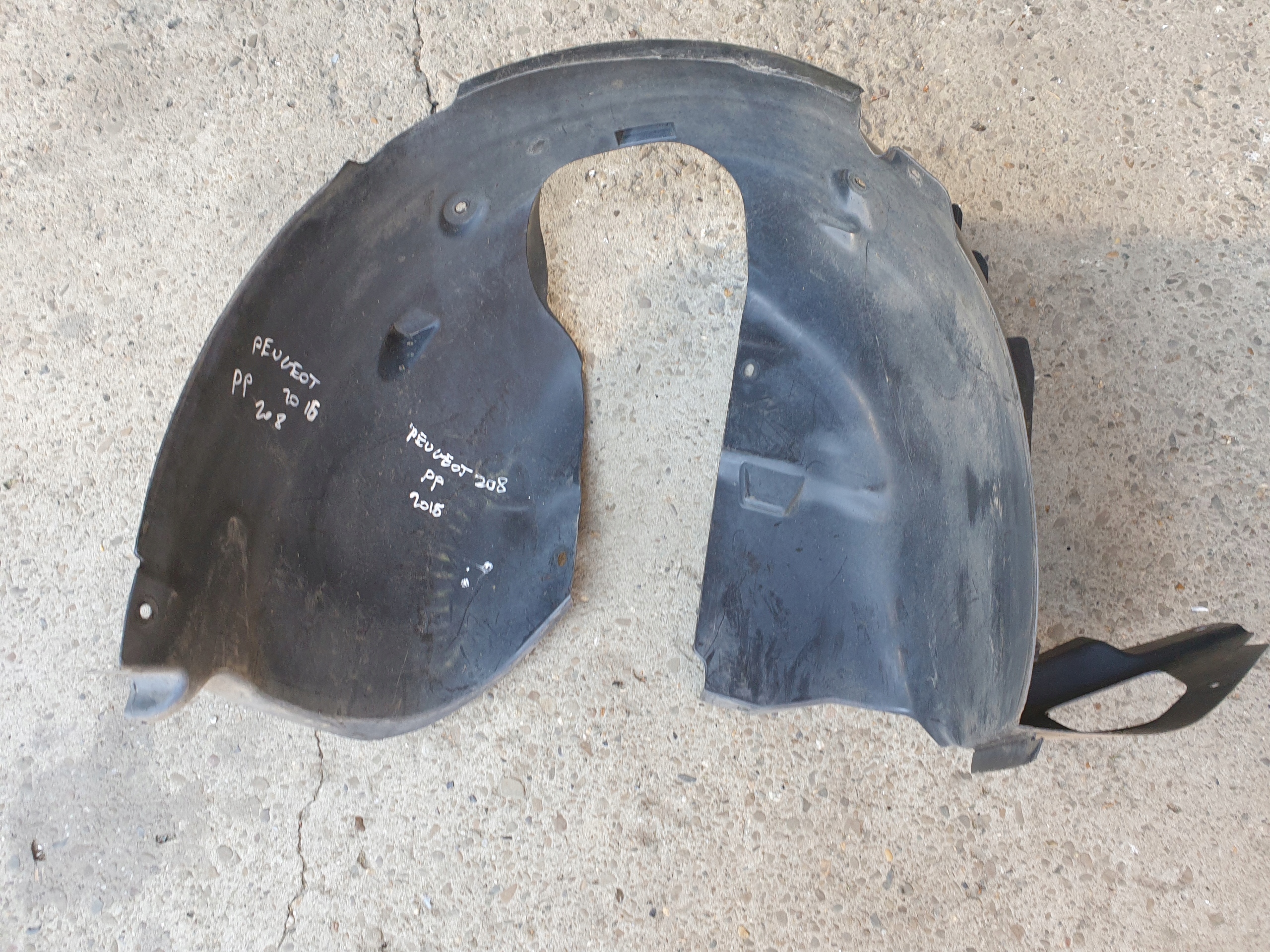 mudguard right front PEUGEOT 208 2014- 9673768780