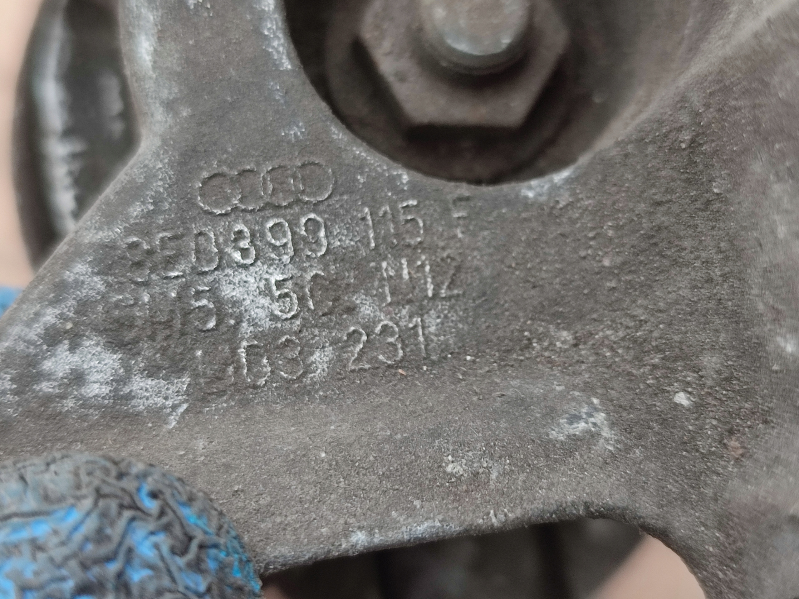 Airbag Getriebehalter 2.0 TDI A4 B7 8E0399115F