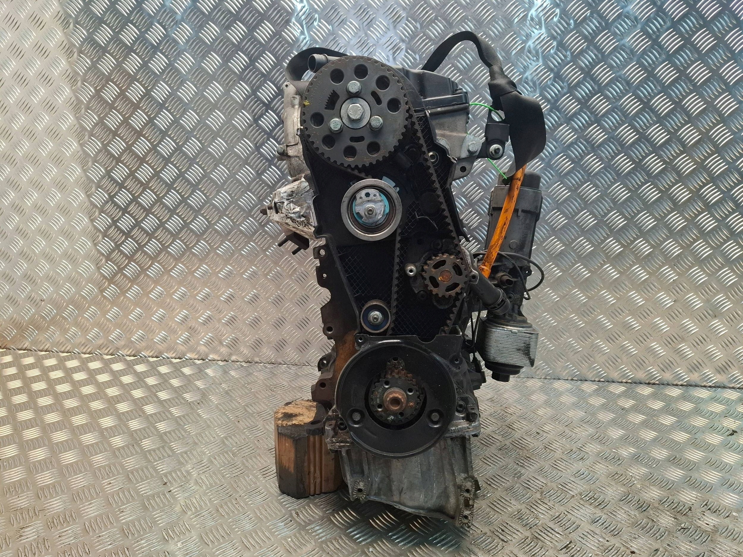 engine AWX AUDI A4 B6 VW PASSAT B5 A6 C5 SKODA SUPERB and 1.9 TDI unprotected pillar