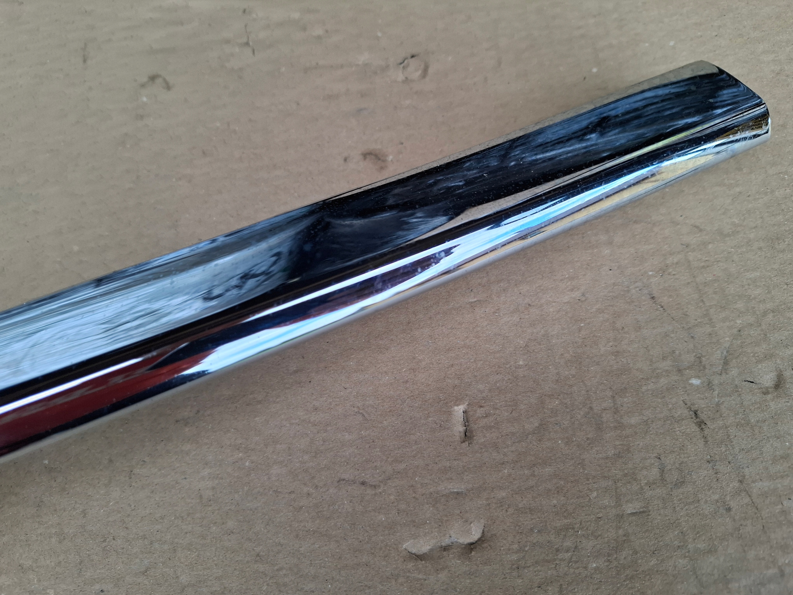 moulding, chrom below lampe right HONDA CRV V 22R