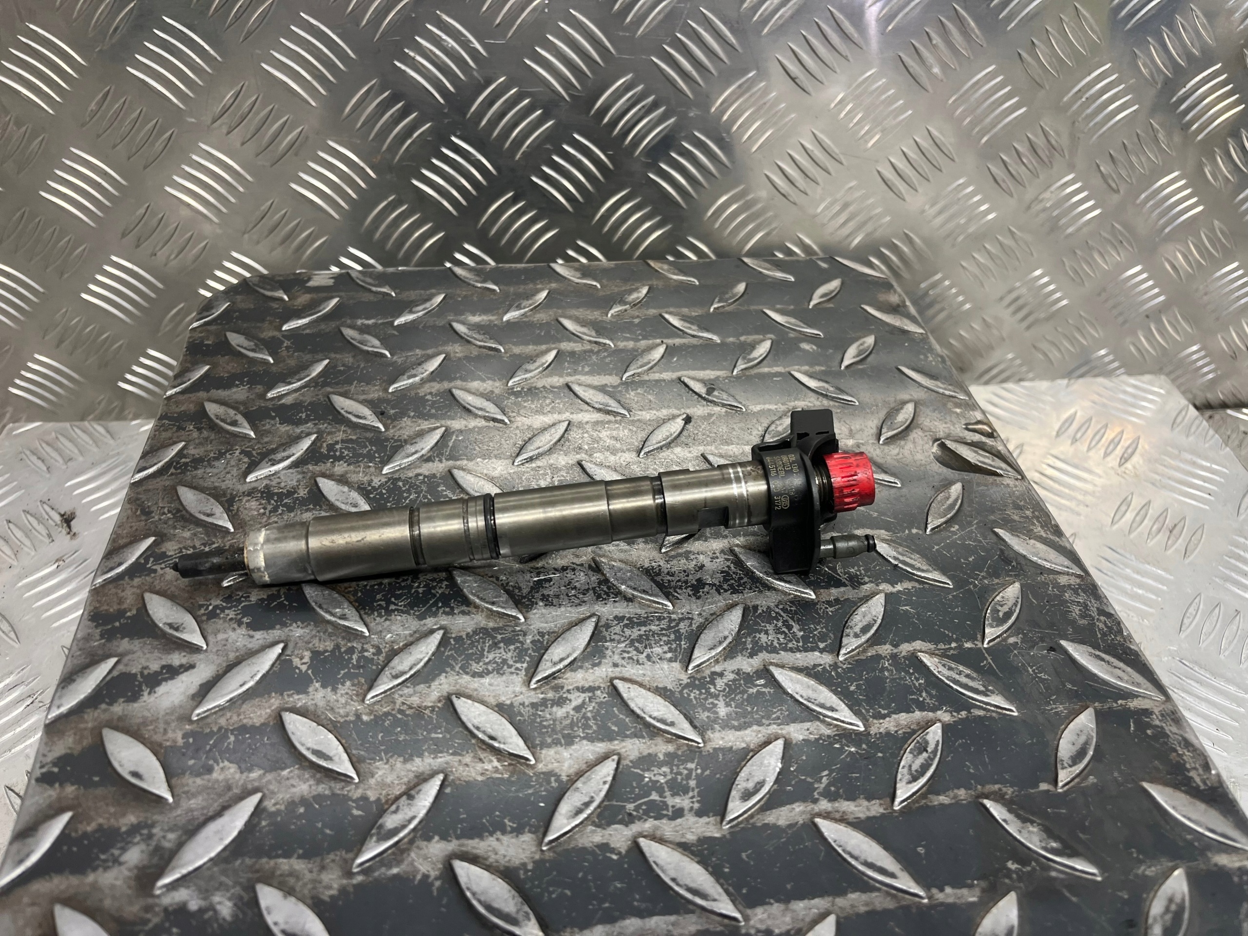 nozzle injector VOLKSWAGEN PASSAT B7 03L130277