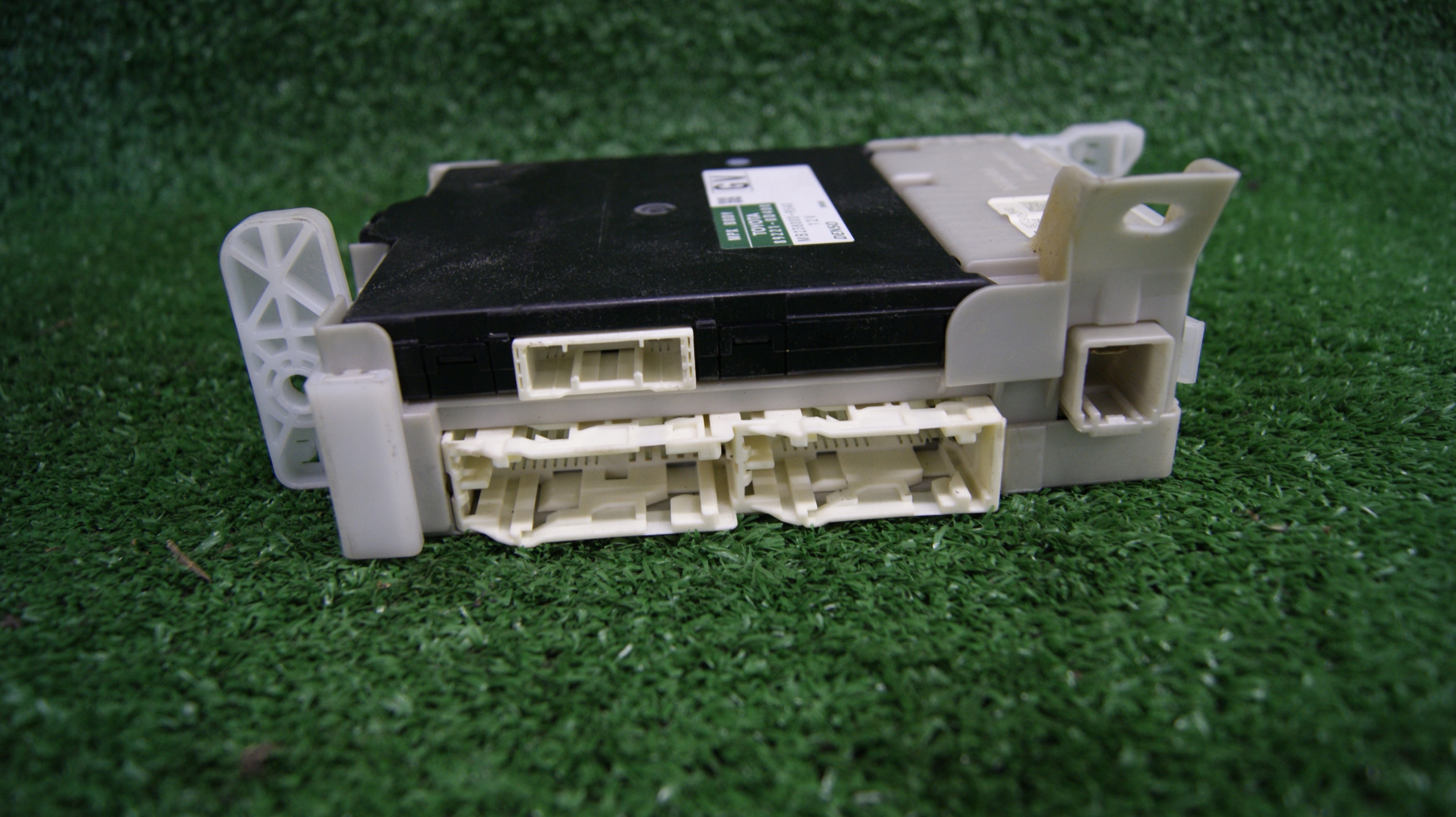 compartment module BSI TOYOTA YARIS 3 89221-0D400 MB238000-9540 denso hybryda