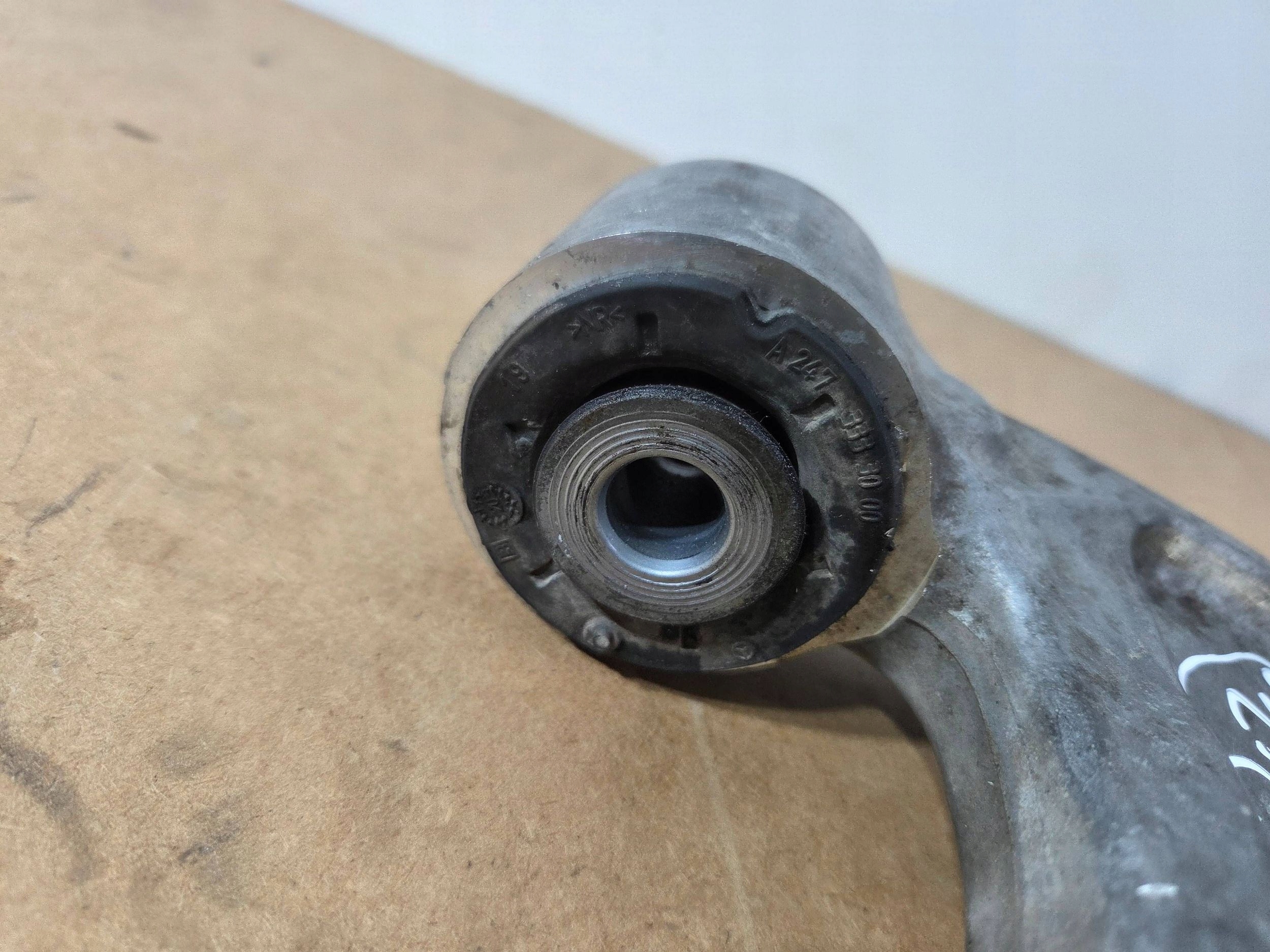 Mercedes-Benz GLA H247 arm front right 2473330400 (Q818)