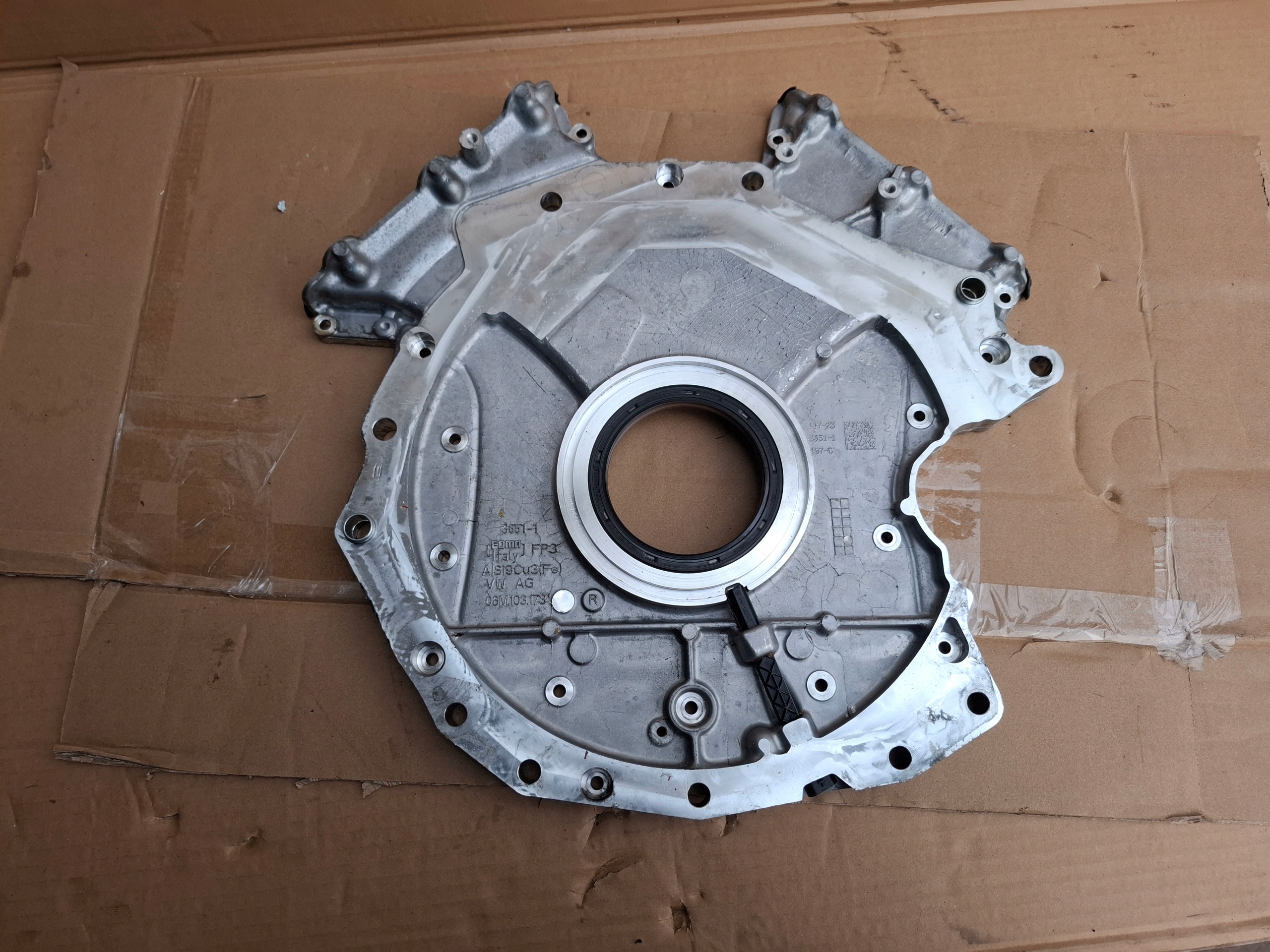 Couvercle carter distribution AUDI RS6 C8 23r 4K 06M103173R
