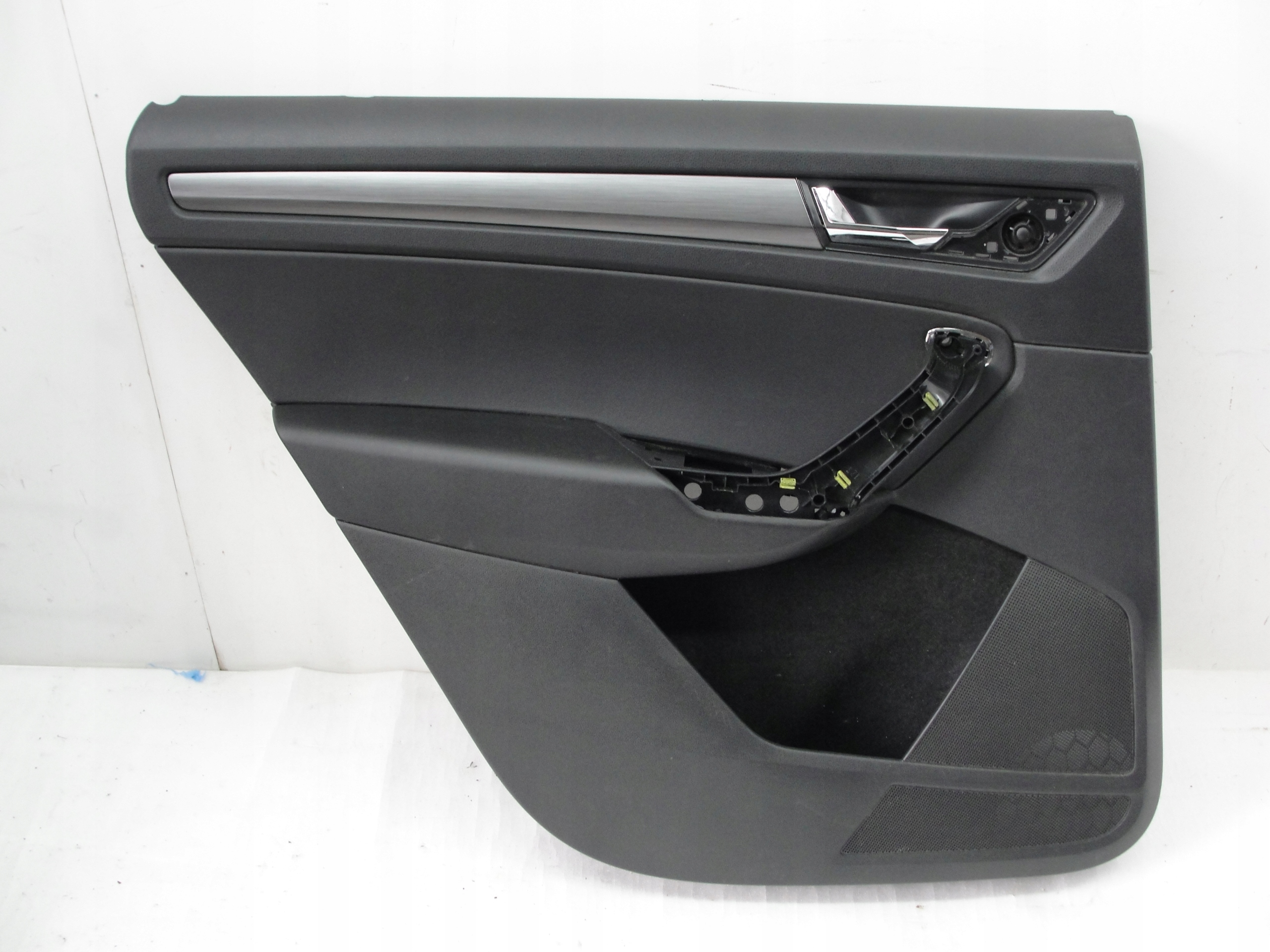 BOCZEK DRZWI TYŁ LEWYCH SKODA KODIAQ I 2016- 565867023BJ