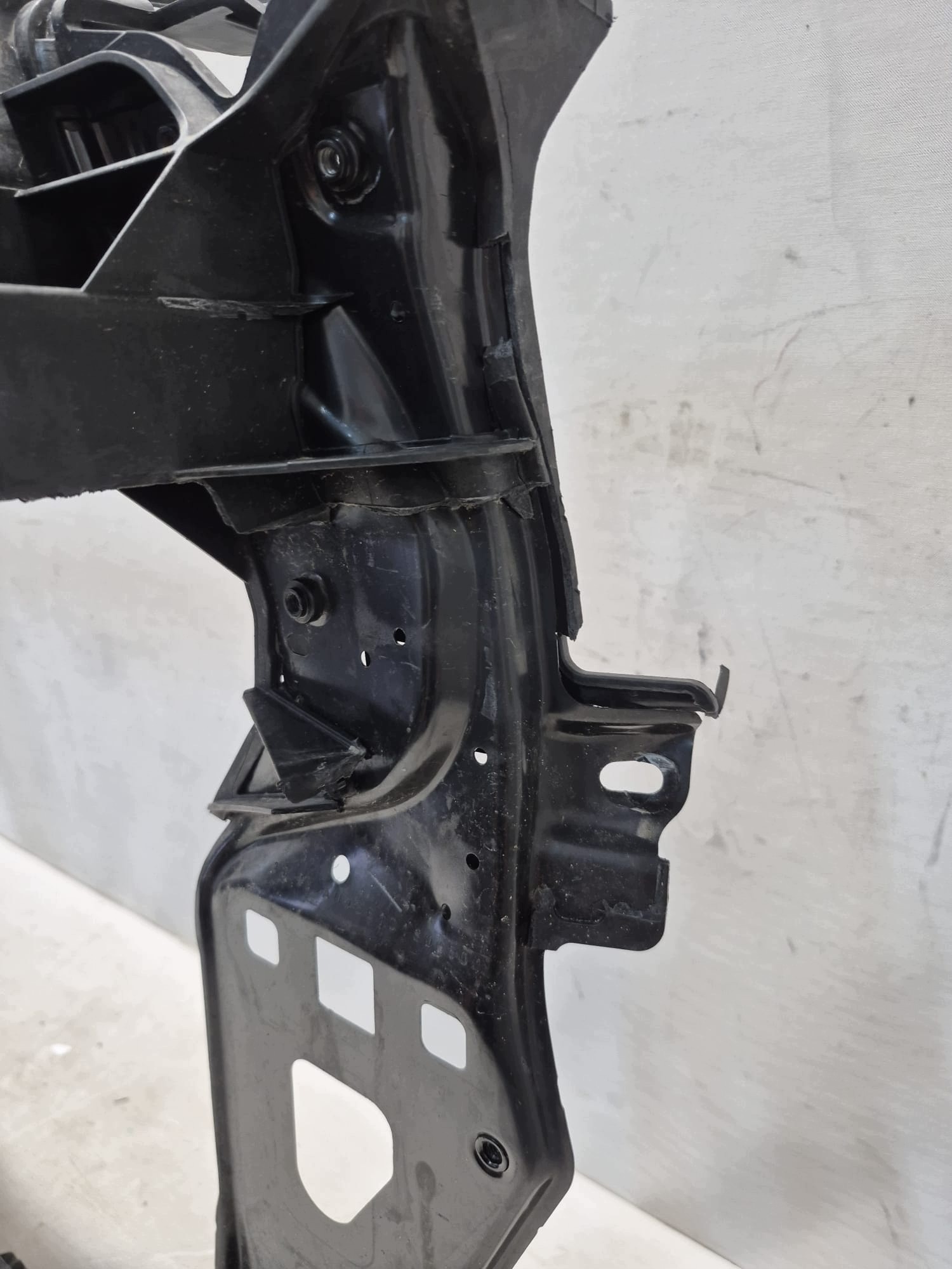 AUDI Q5 III 8MA 24- front body wall front pillar iron 8MA805594