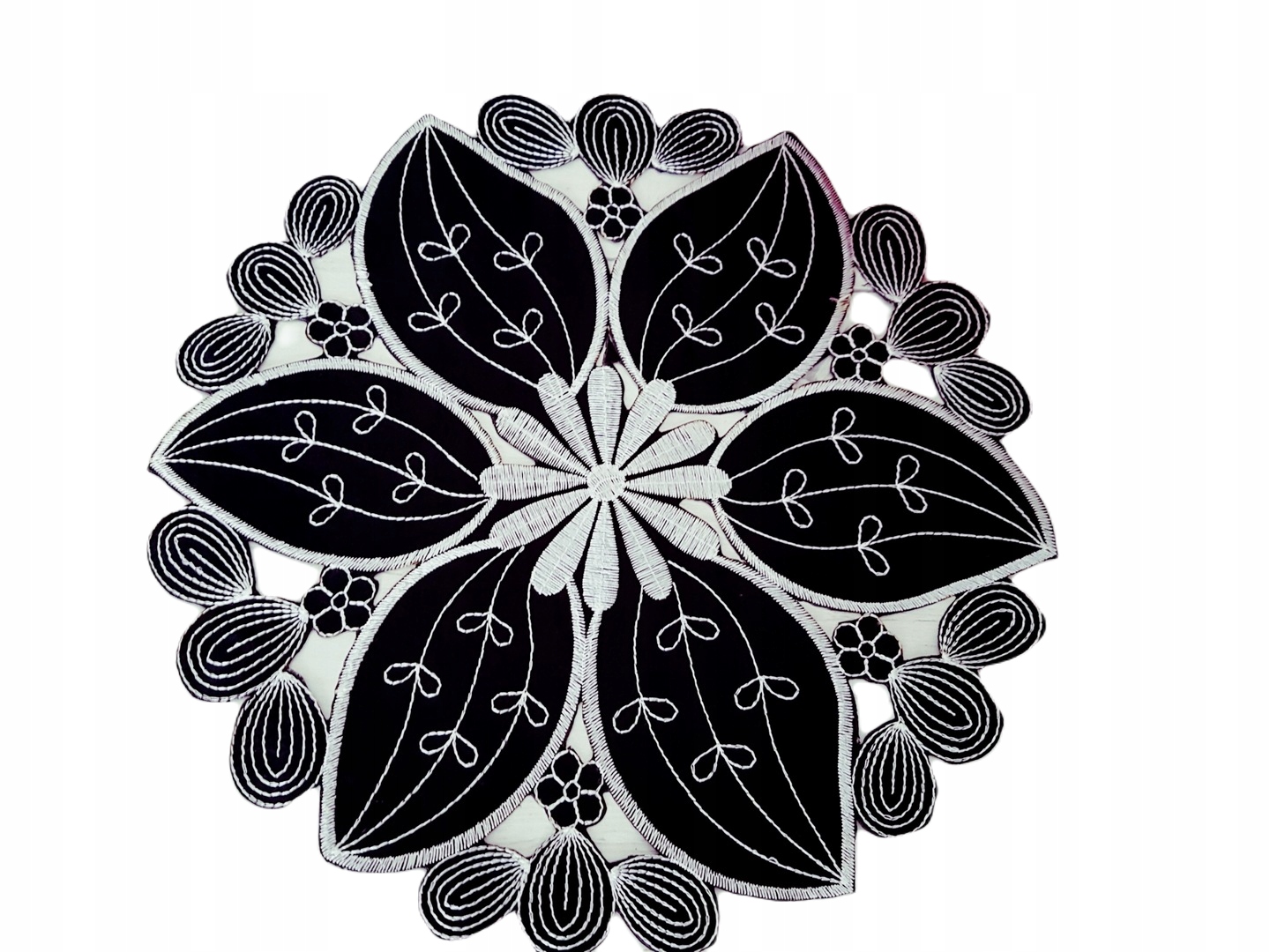 

Serwetka czarna 30 cm kwiat