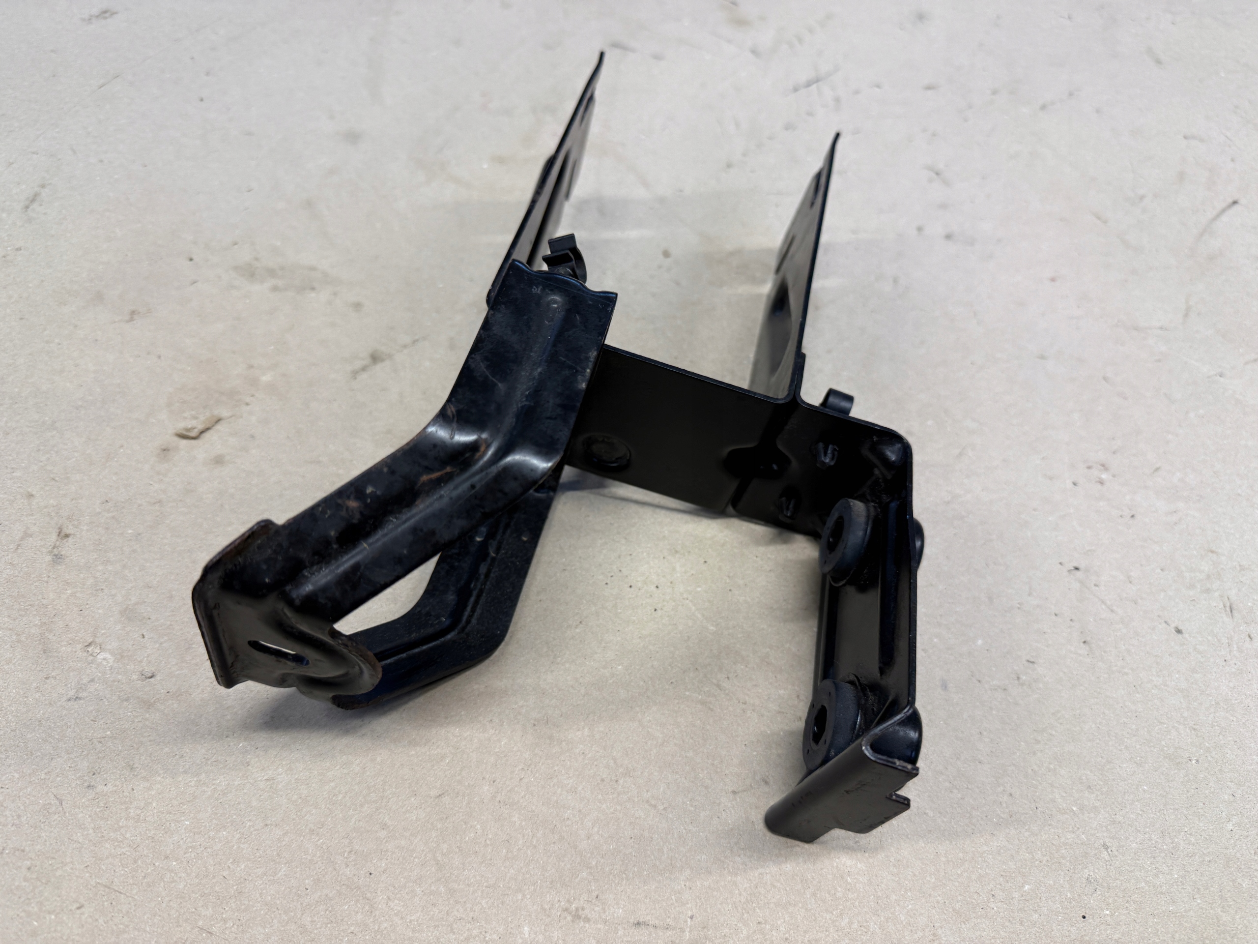 VW TRANSPORTER T4 LIFT bracket holder POMPY ABS 7D0614711F