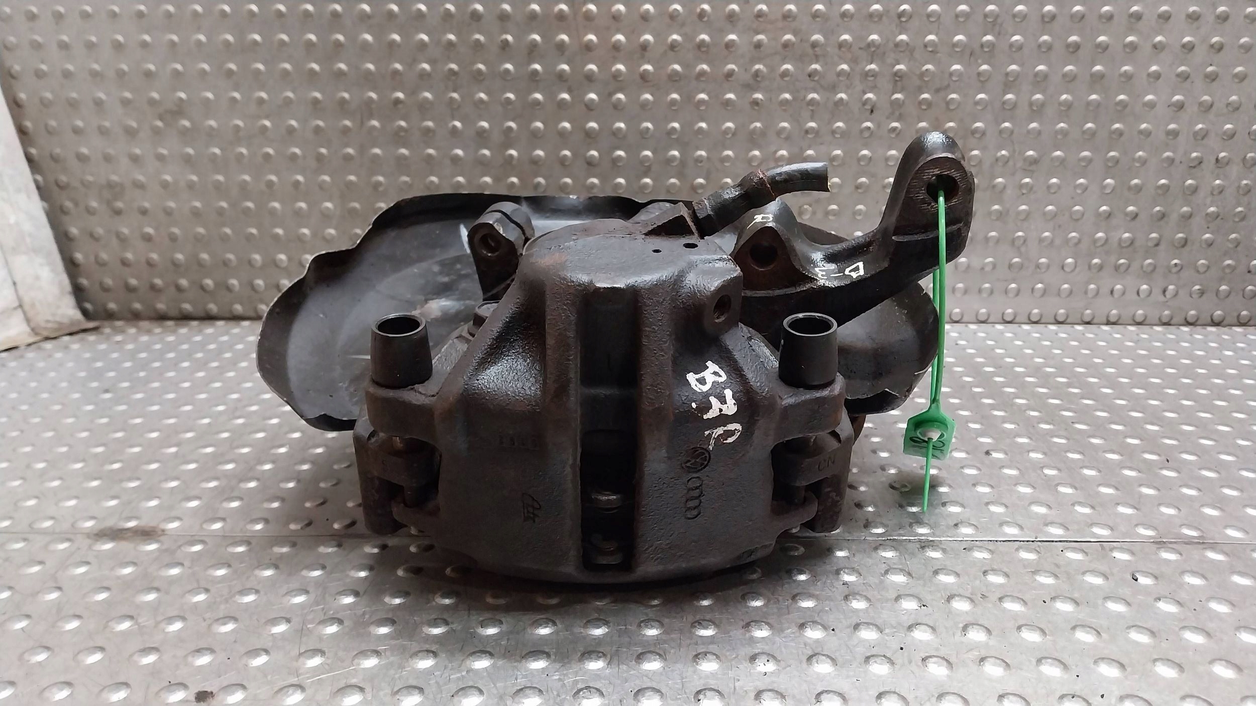 otoč čepu třmen pravý předek KPL AUDI 80 B3