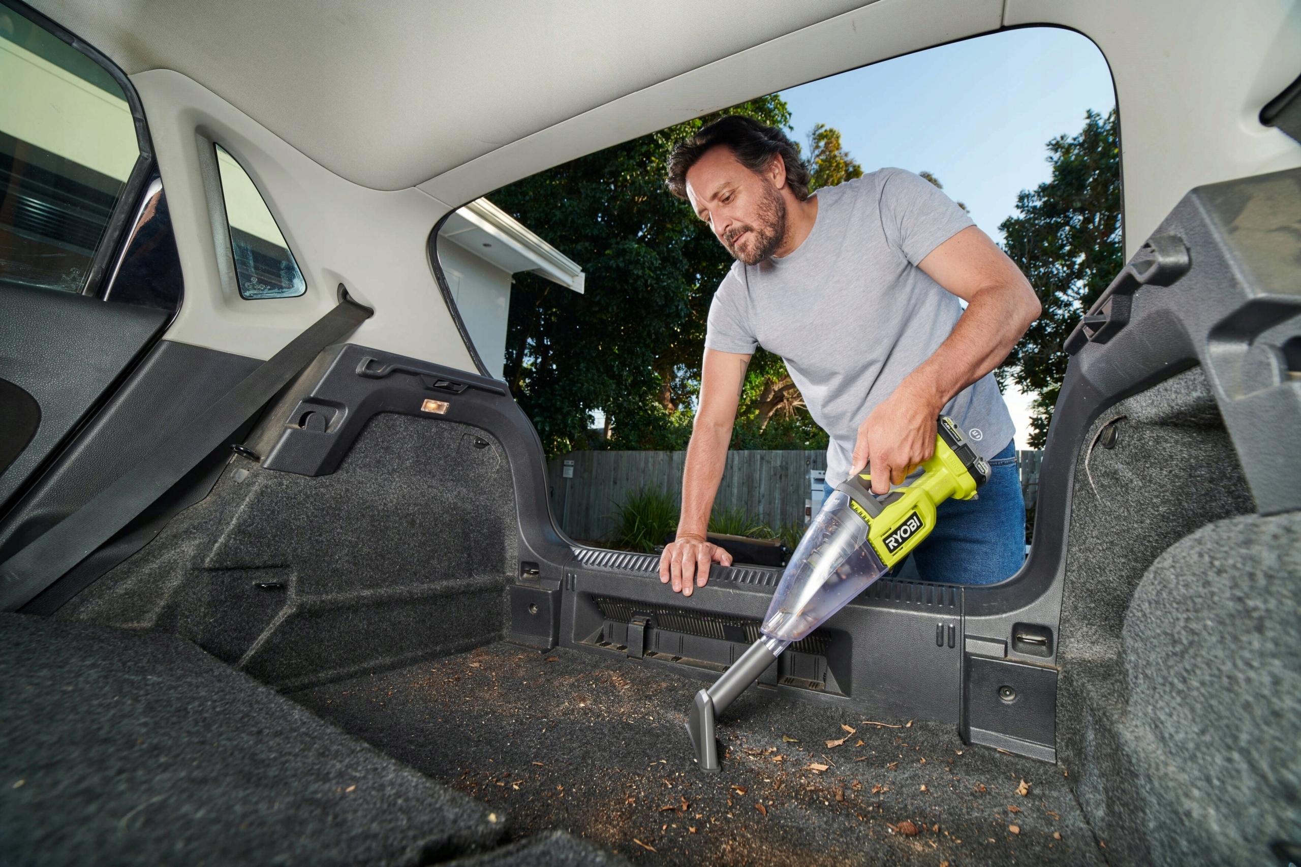 RYOBI KOMPAKTOWY RĘCZNY AKUMULATOROWY ODKURZACZ RHV18 ONE 18V 600ML SOLO Pojemność zbiornika na kurz 0.54 l