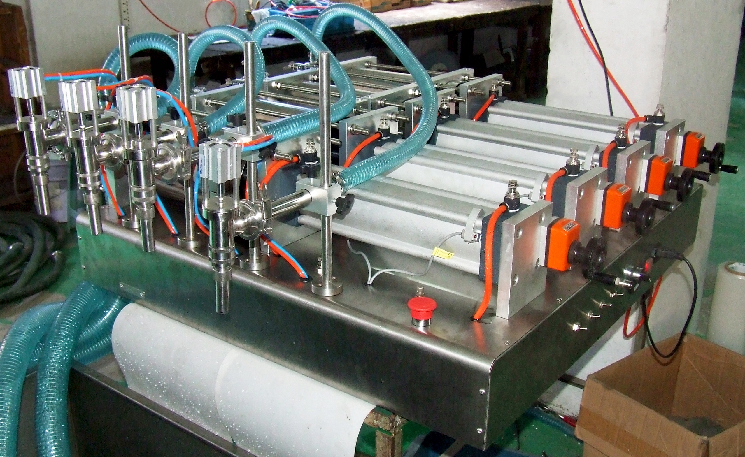 DOZOWNICA PŁYNÓW 30-300ML, 4 NALEWAKI, PÓŁAUTOMAT Marka inny