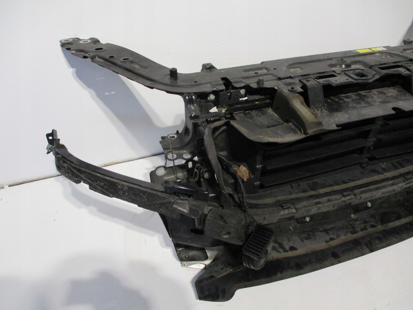 Pas przedni chłodnice JAGUAR E PACE 2,0D AUTO Producent części Jaguar OE