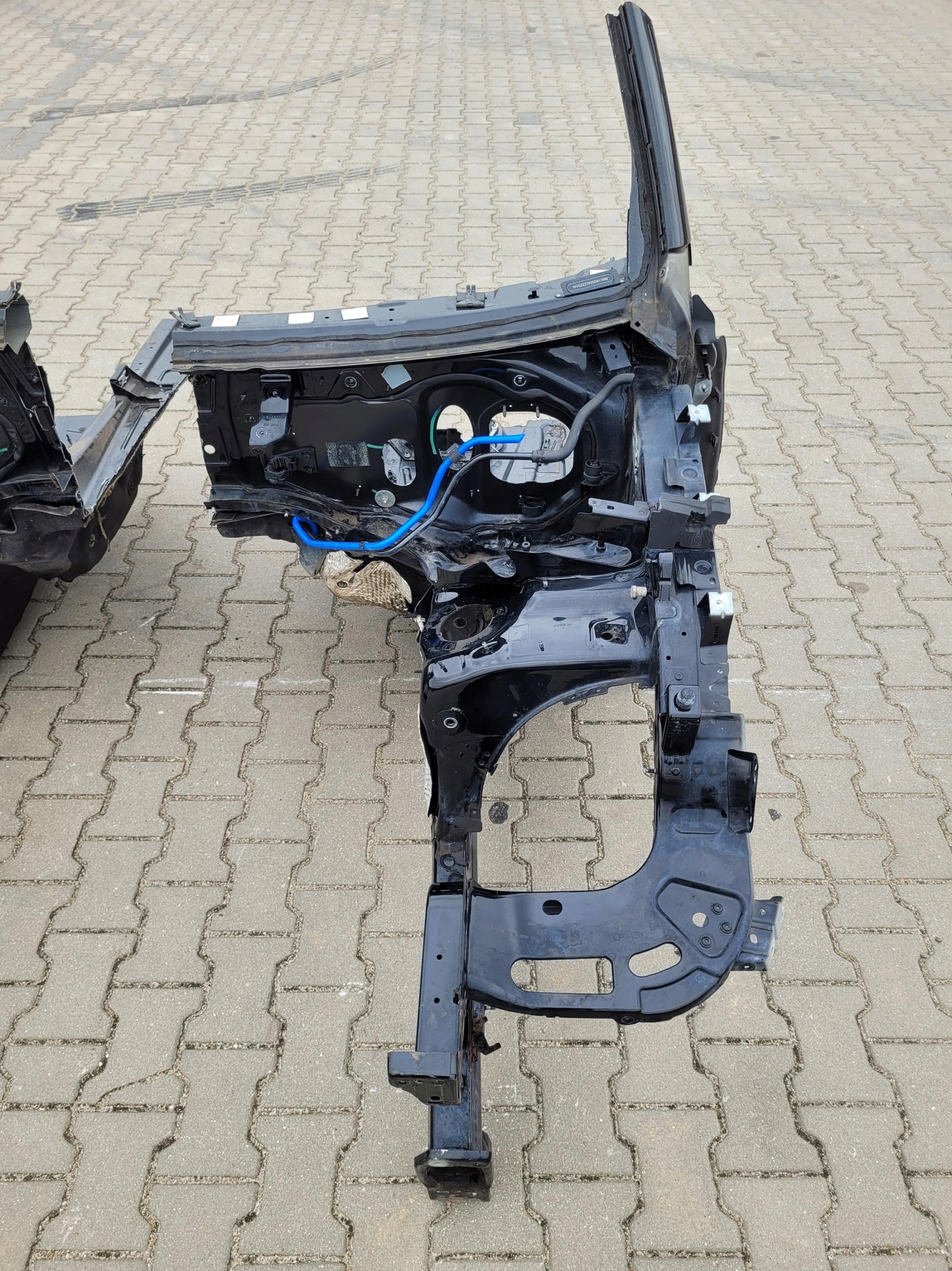 quarter front front left right quarter VW TOUAREG II 2 7P 041