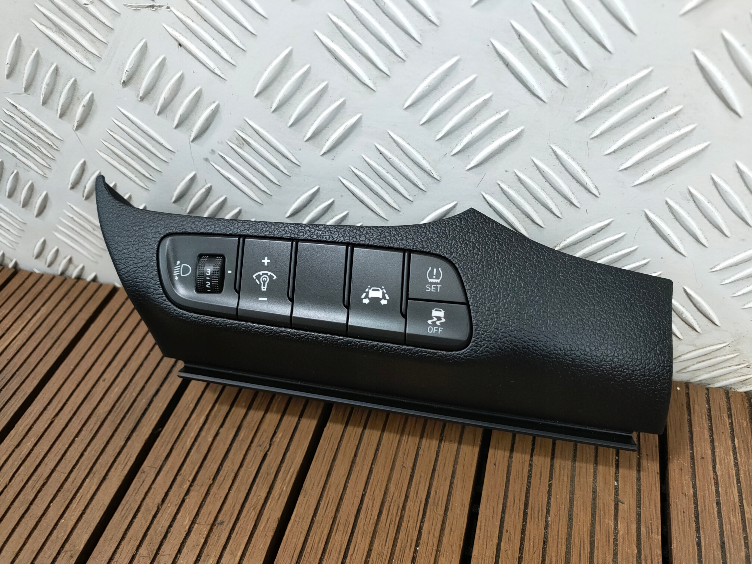 HYUNDAI i30 III 16-23 control panel buttons ASYSTENT 93701G4AF0 OE