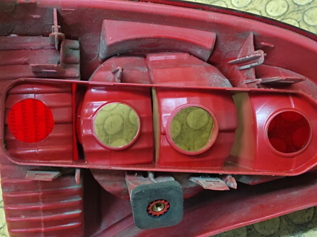 RENAULT CLIO II LIFT light right rear part