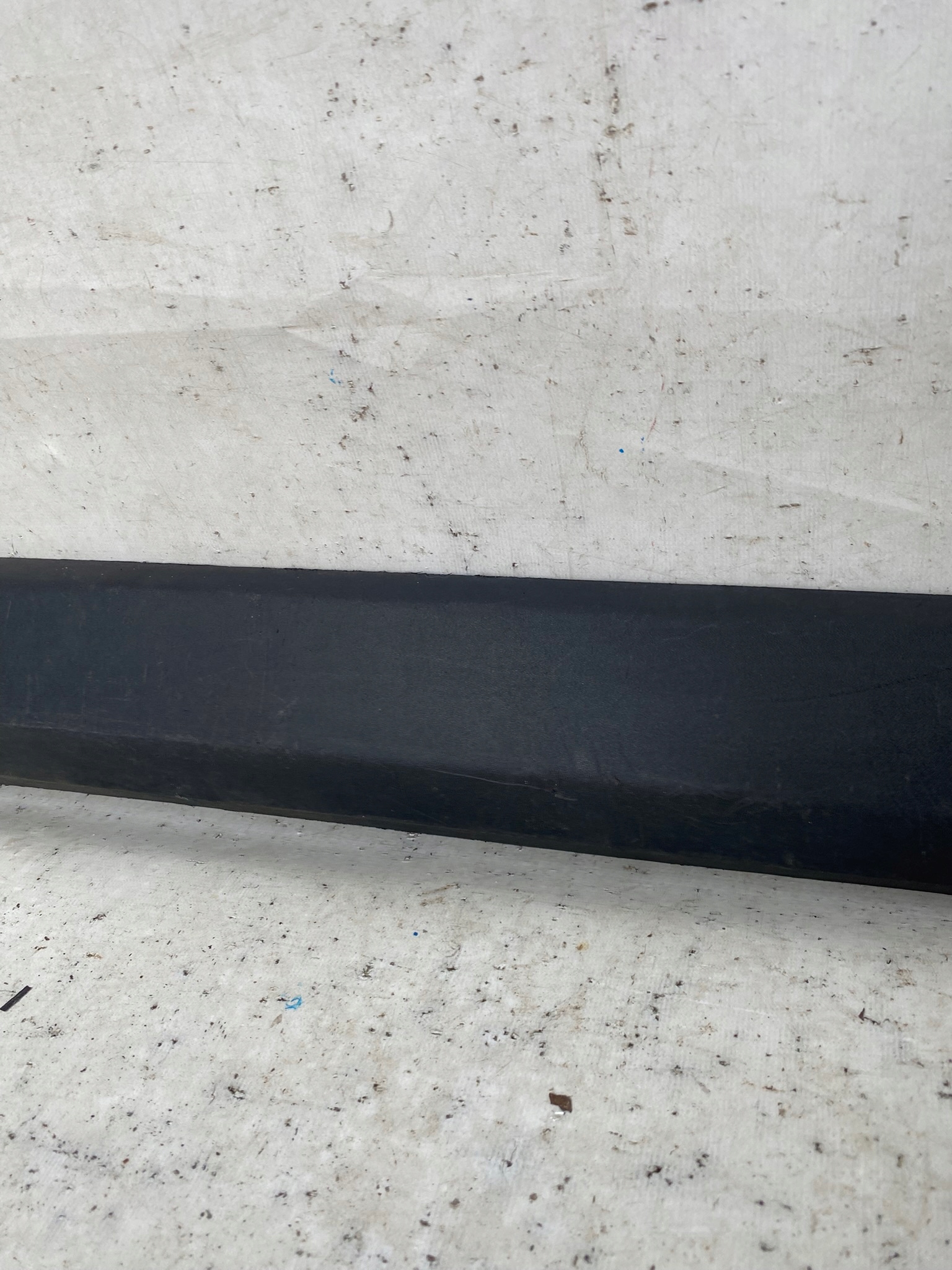 VOLVO XC60 and 08- moulding door right front front 31294844
