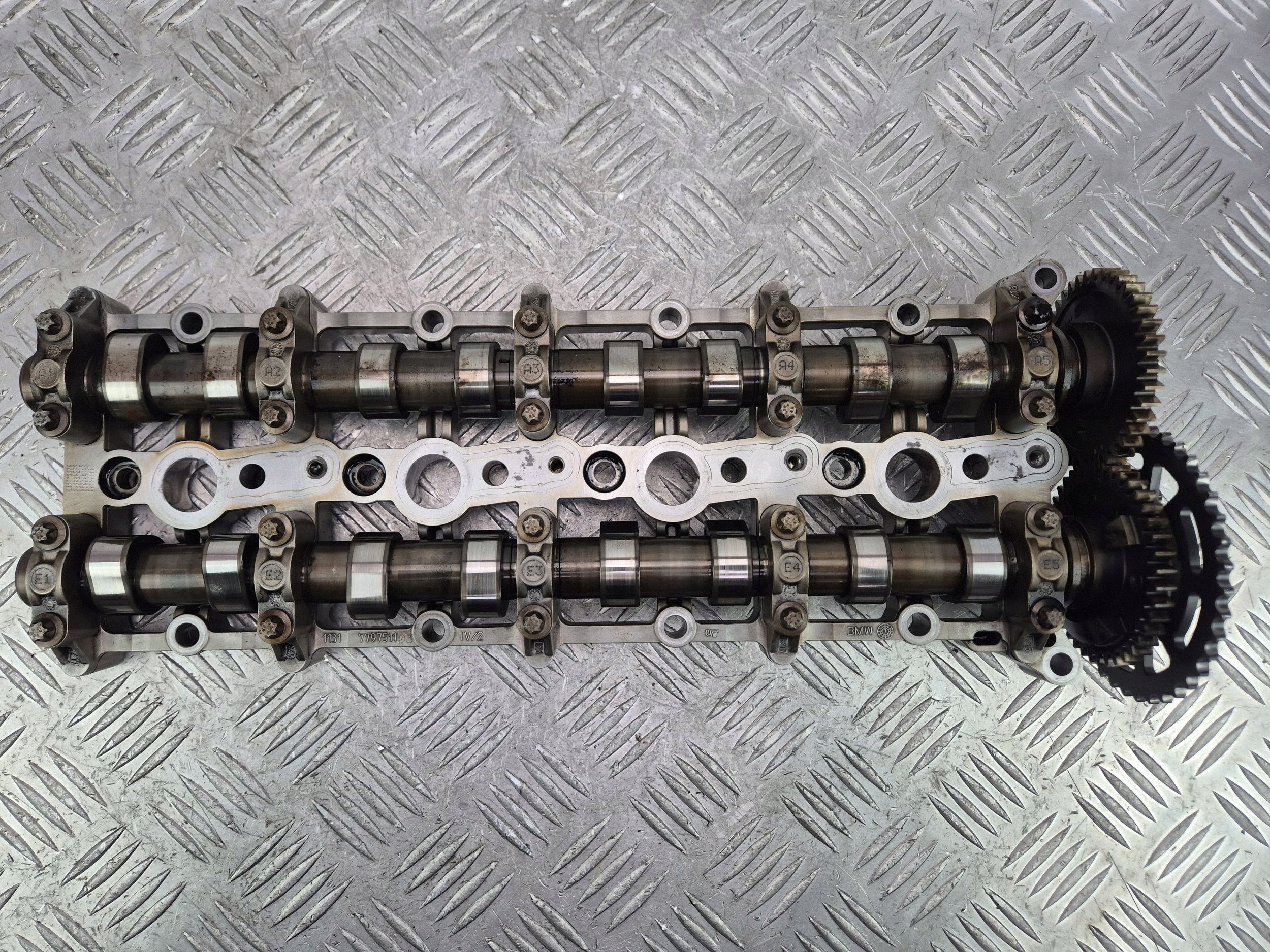 arbre à cames BMW 5 E60 E61 520d 7797511 N47D20A