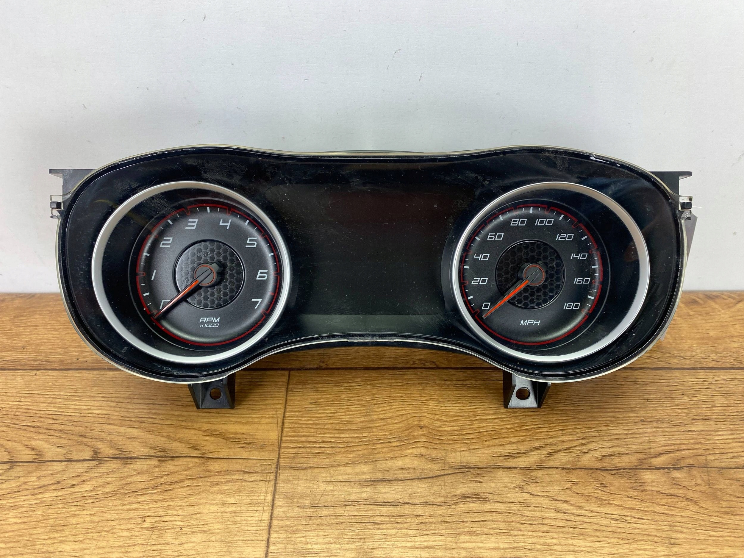 Instruments tachymètre compte tours Dodge Charger 6.4 2015+