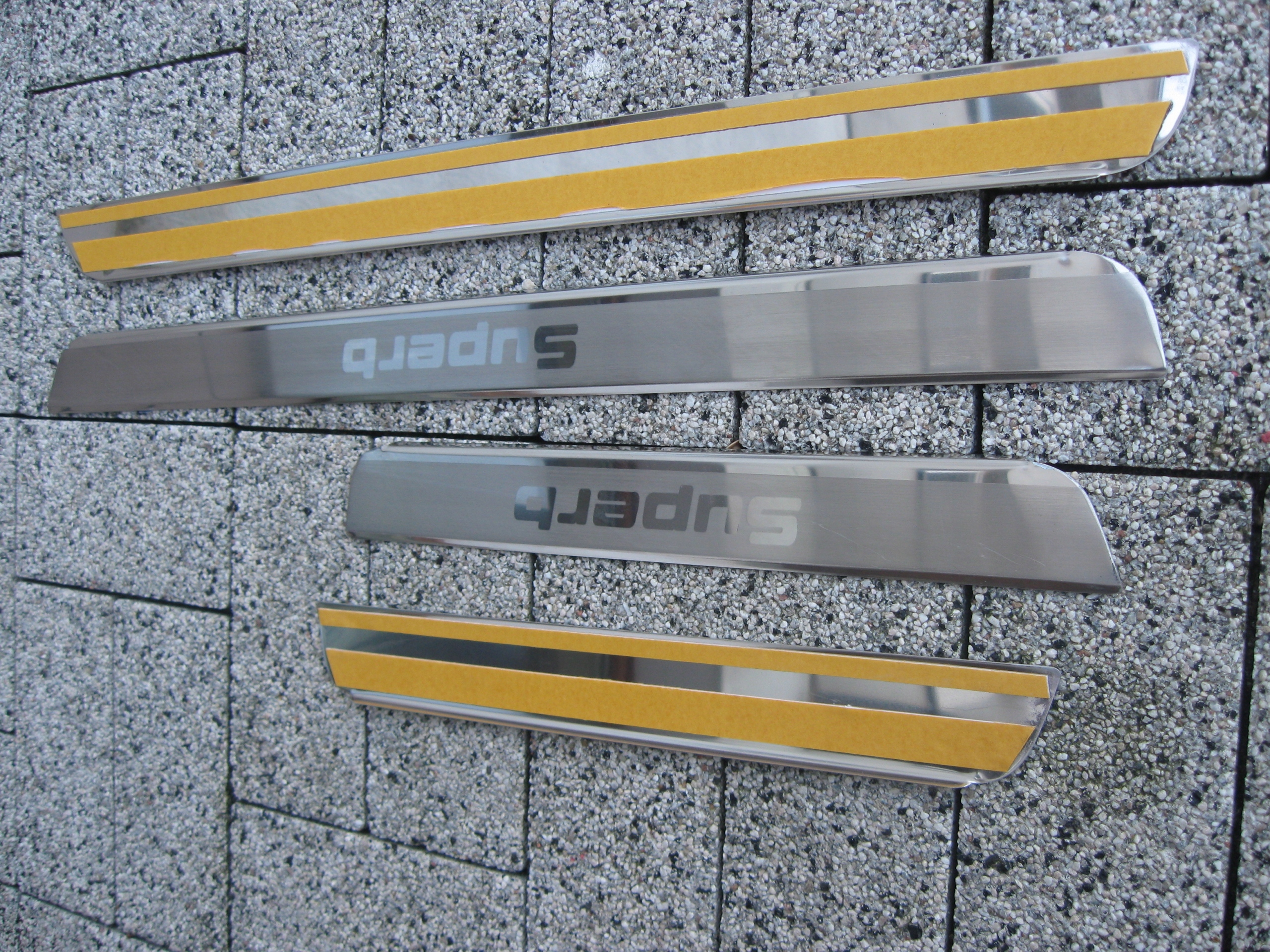 NAKŁADKI NA PROGI LISTWA SKODA SUPER B Producent inny