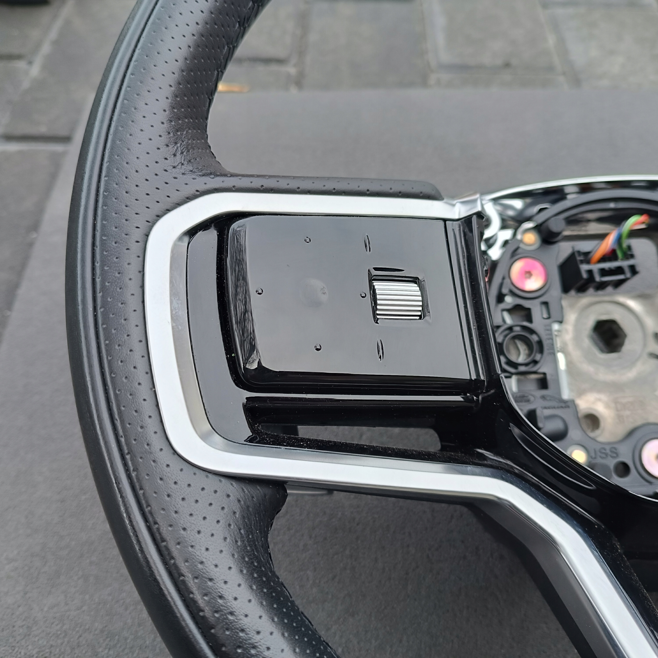 Kierownica VELAR łopatki STAN BARDZO DOBRY skóra Producent części Land Rover OE