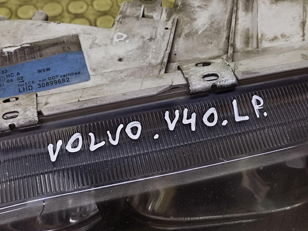 VOLVO V40 REFLEKTOR light left front 30899682