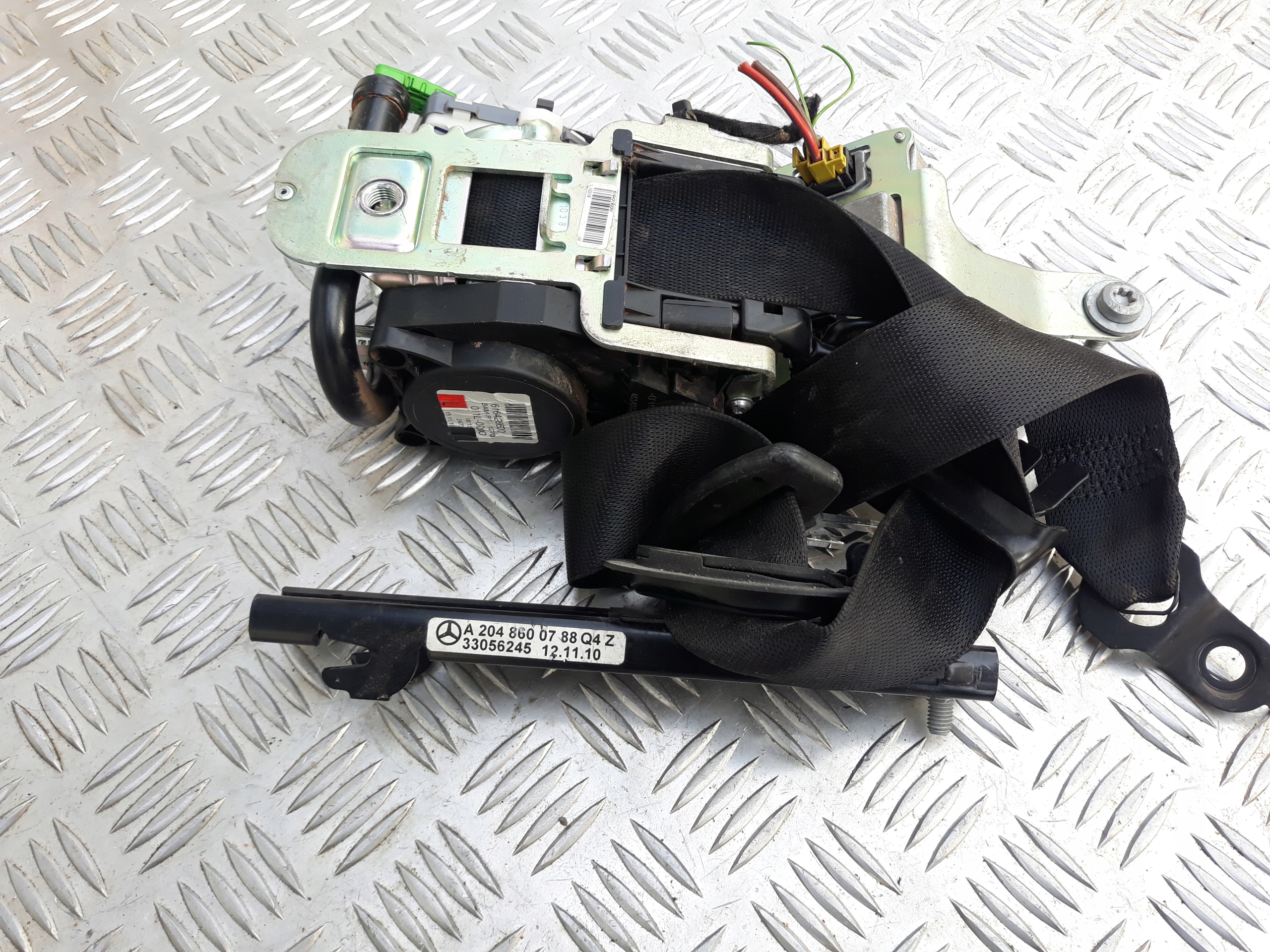 PAS BEZPIECZENSTWA LEWY PRZOD MERCEDES W204