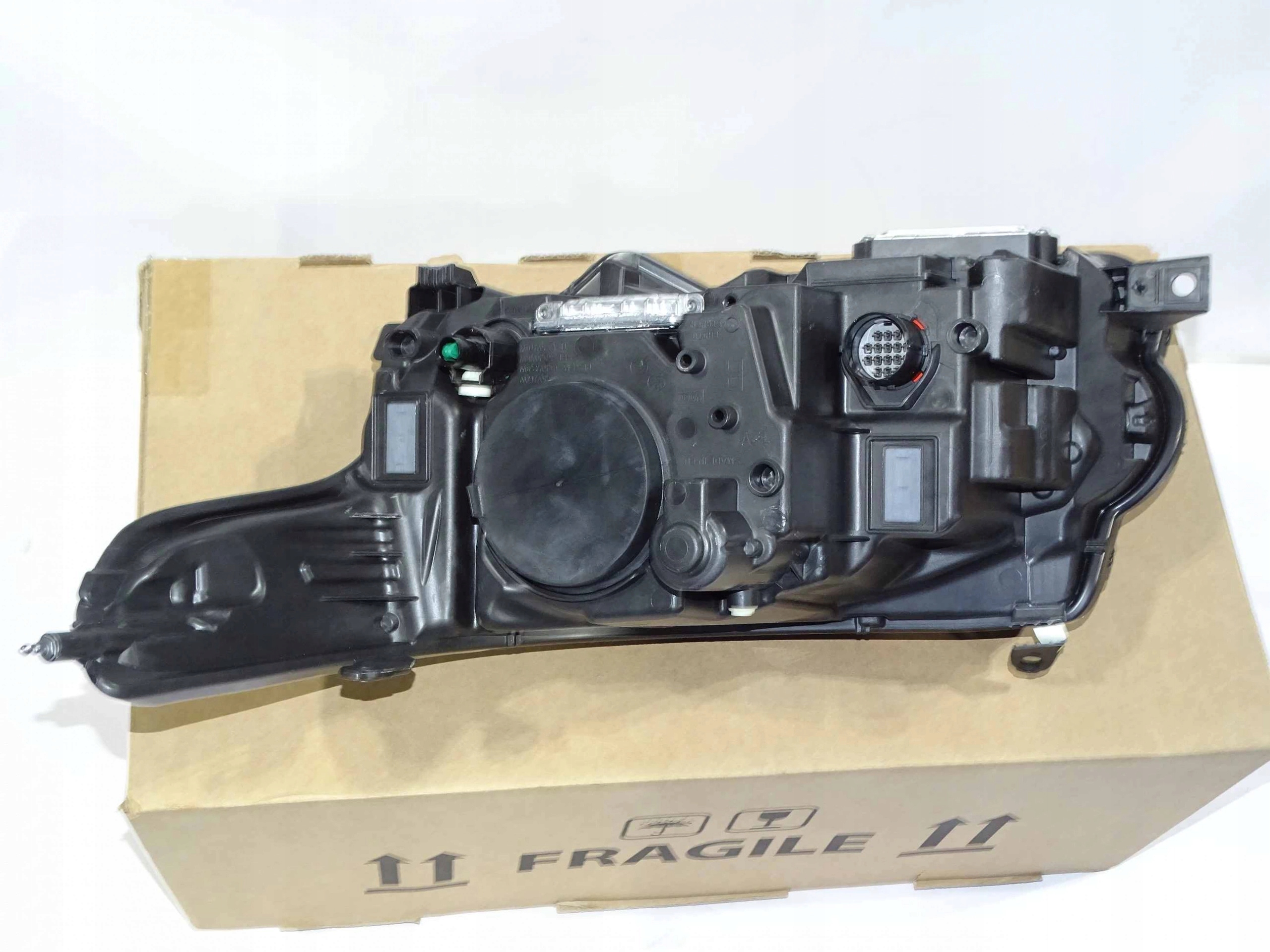 lampa BI XENON skrętny RH 16 PIN RANGE ROVER L405 Typ samochodu Samochody osobowe