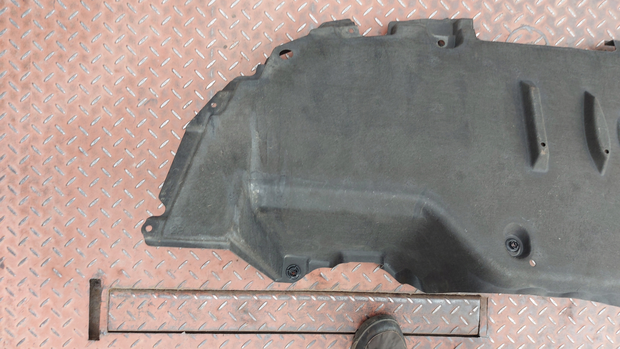 cover below bumper chassis rear rear part TOYOTA COROLLA E21 KOMBI 19
