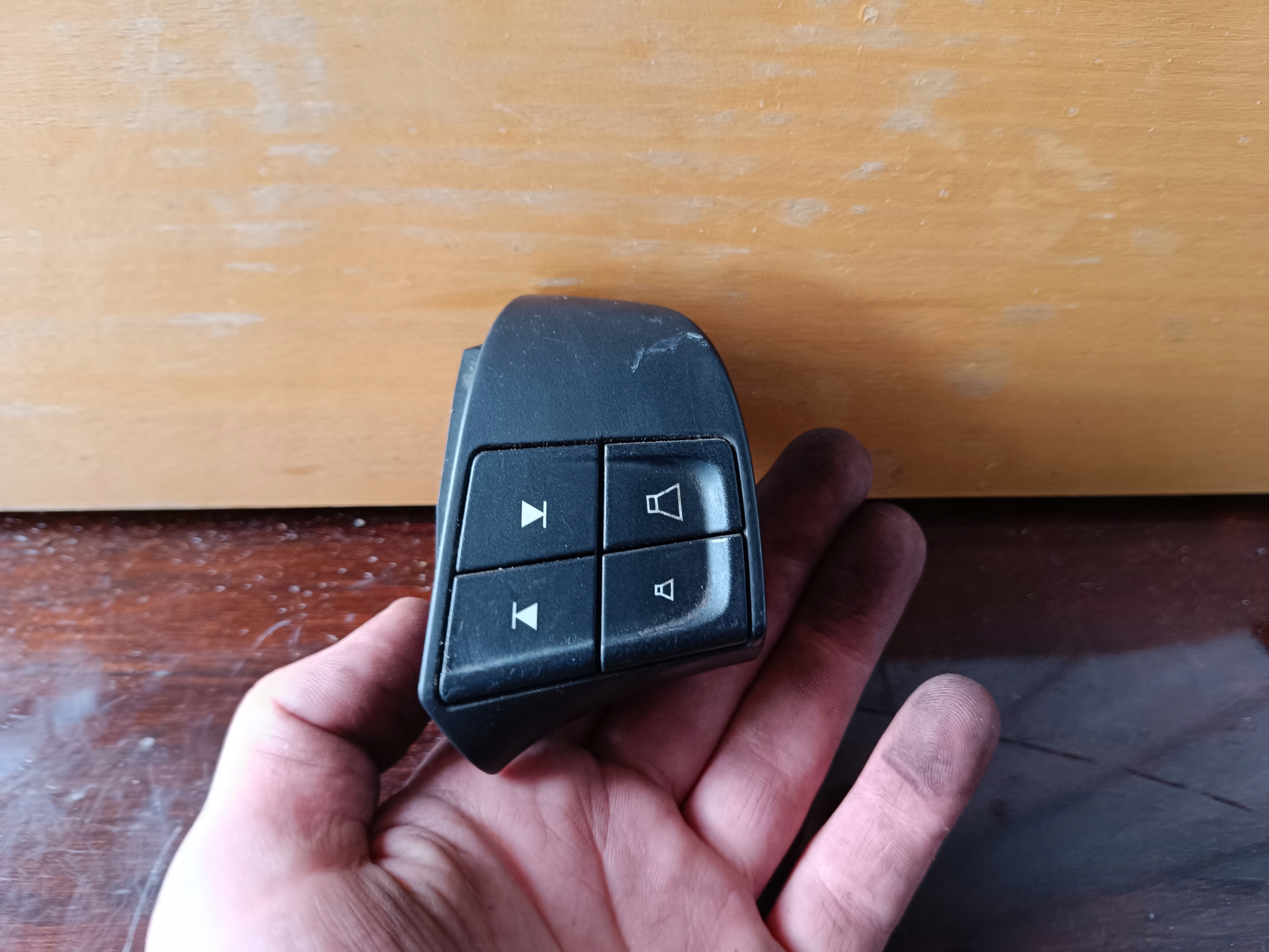 Schalter des Lenkrads VOLVO V50 1.8 8637491